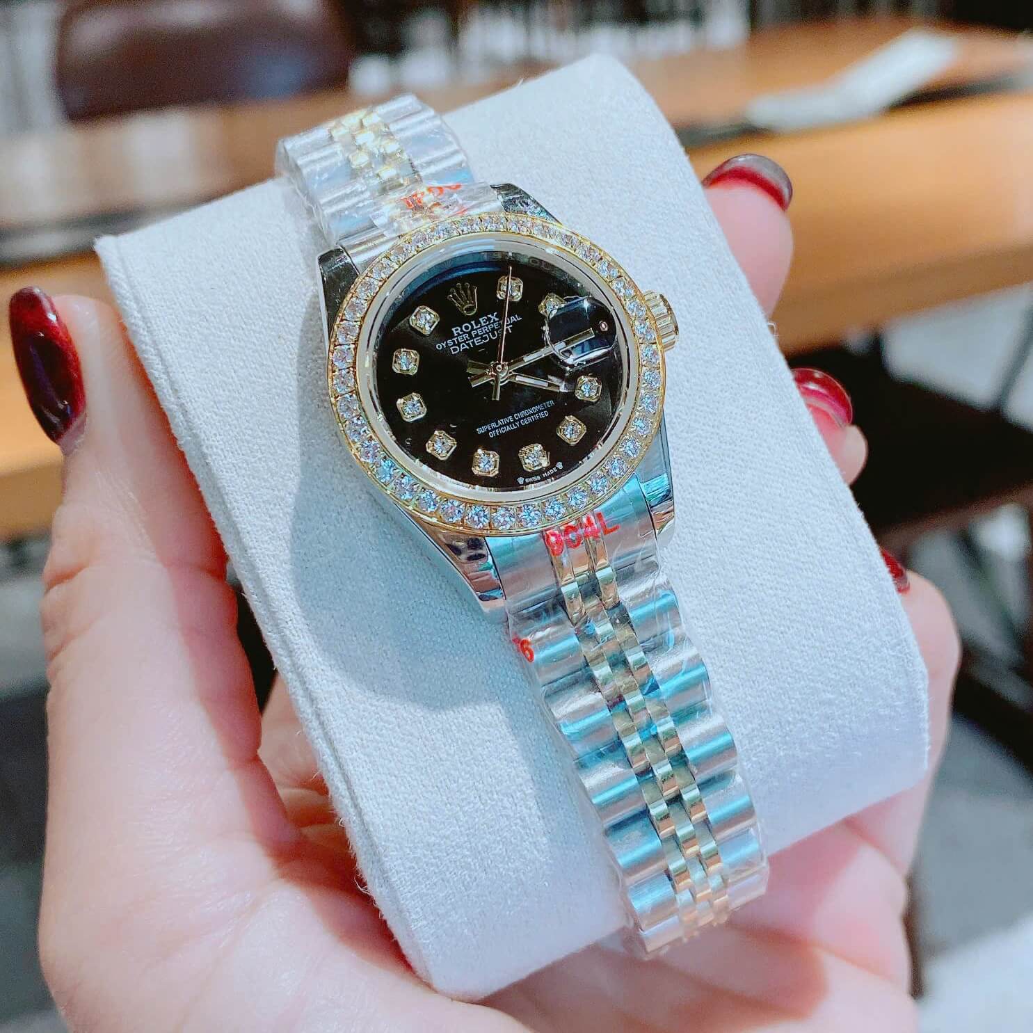 Đồng Hồ Nữ RoLex Datejust Máy Pin Size 28mm – Dây Demi Vàng Gold Mặt Đen Viền Đính Đá