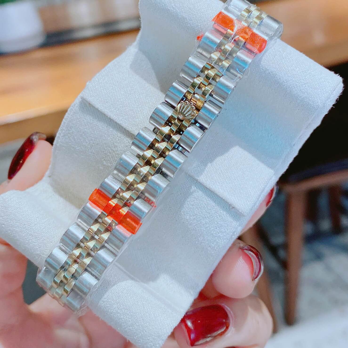 Đồng Hồ Nữ RoLex Datejust Máy Pin Size 28mm – Dây Demi Vàng Gold Mặt Trắng Xà Cừ Viền Đính Đá