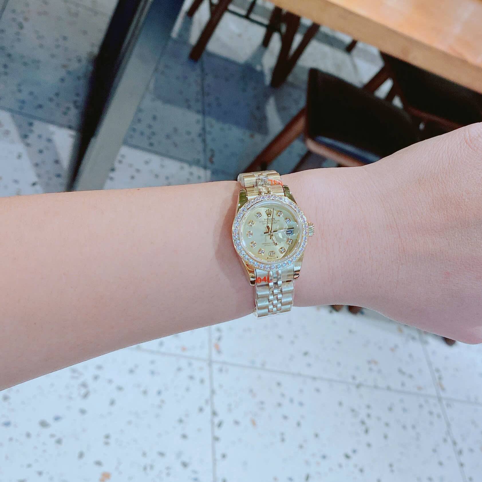 Đồng Hồ Nữ RoLex Datejust Máy Pin Size 28mm – Dây Vàng Gold Mặt Vàng Viền Đính Đá