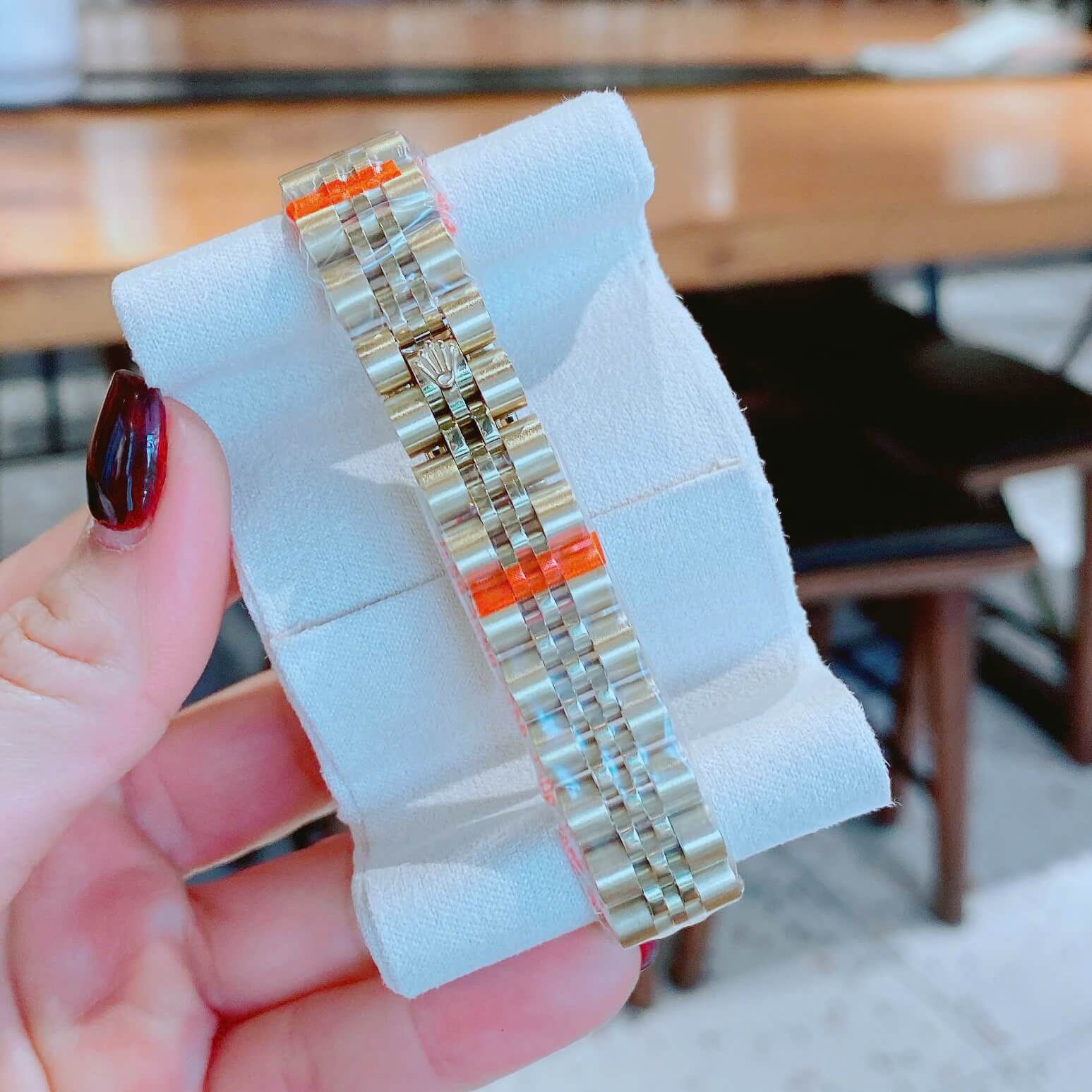 Đồng Hồ Nữ RoLex Datejust Máy Pin Size 28mm – Màu Vàng Gold Mặt Trắng Xà Cừ Vành Khía