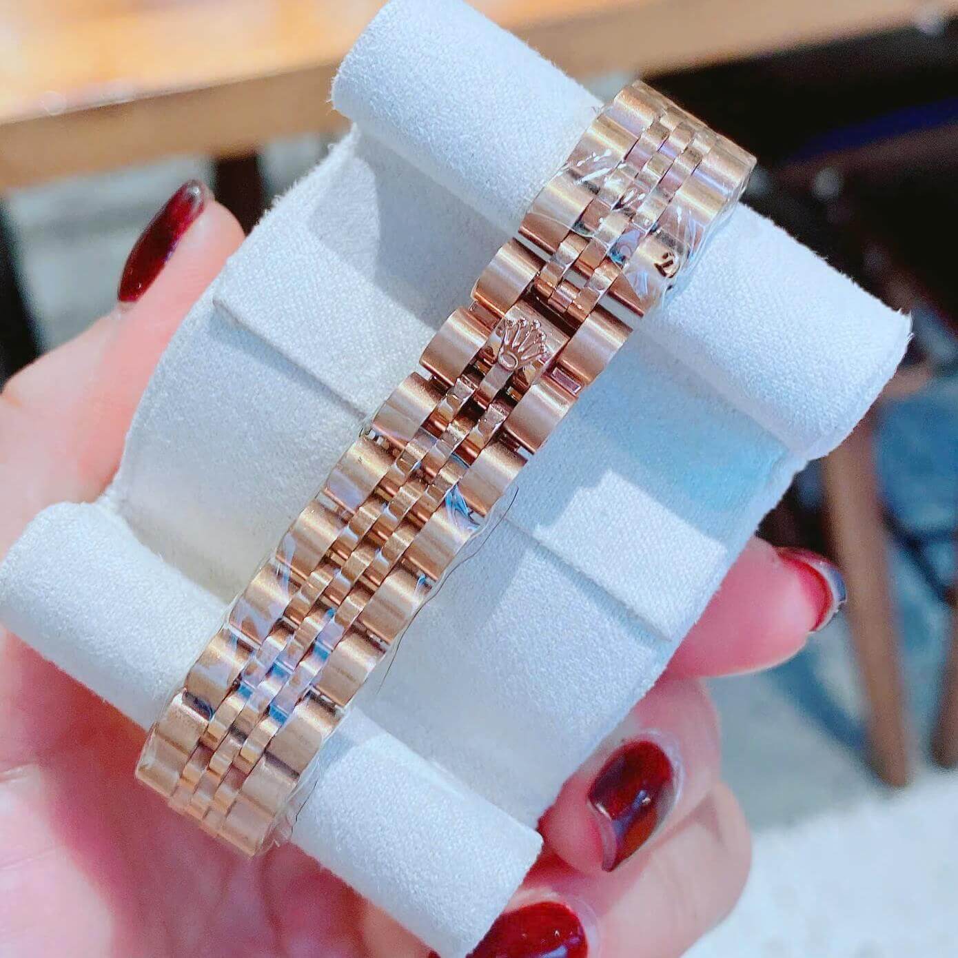 Đồng Hồ Nữ RoLex Datejust Máy Pin Size 28mm – Vàng Hồng Mặt Nâu Viền Đá Ngôi Sao