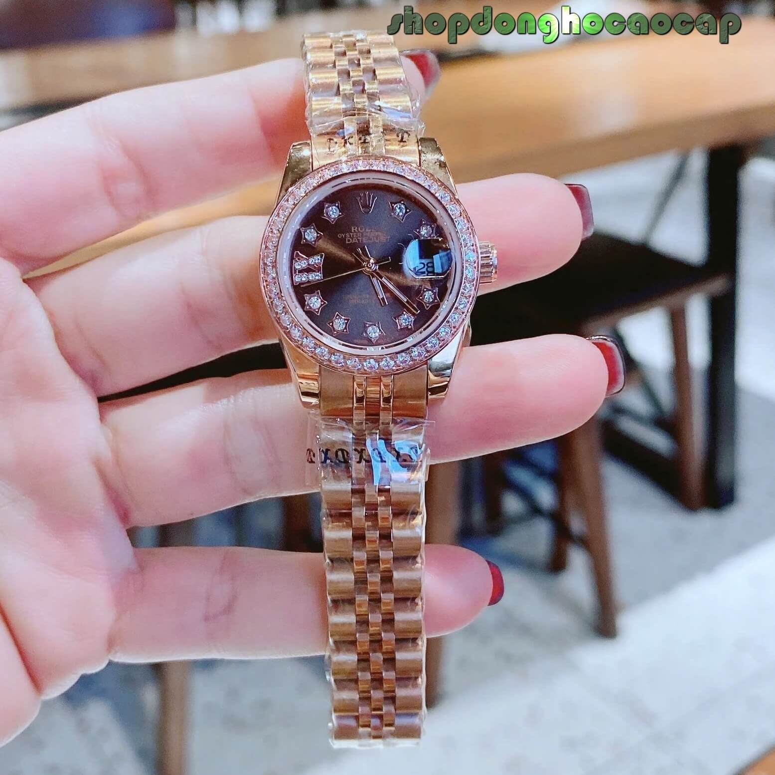 Đồng Hồ Nữ RoLex Datejust Máy Pin Size 28mm – Vàng Hồng Mặt Nâu Viền Đá Ngôi Sao