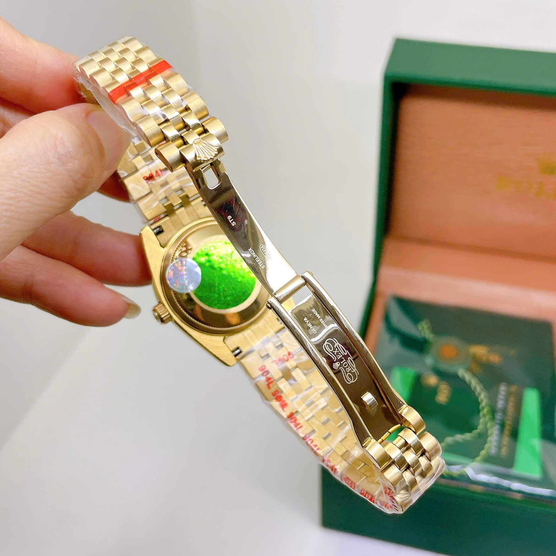 Đồng Hồ Nữ RoLex Datejust Máy Pin Size 31mm – Màu Vàng Mặt Đỏ Viền Đá