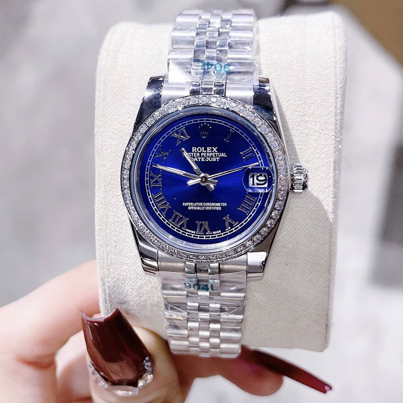 Đồng Hồ Nữ Rolex Datejust Pin Màu Bạc Mặt Xanh Dương Đính Đá Size 32mm