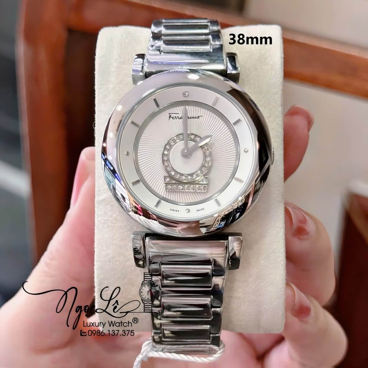 Đồng Hồ Nữ Salvatore Ferragamo Minuetto Dây Kim Loại Bạc Mặt Trắng 36mm