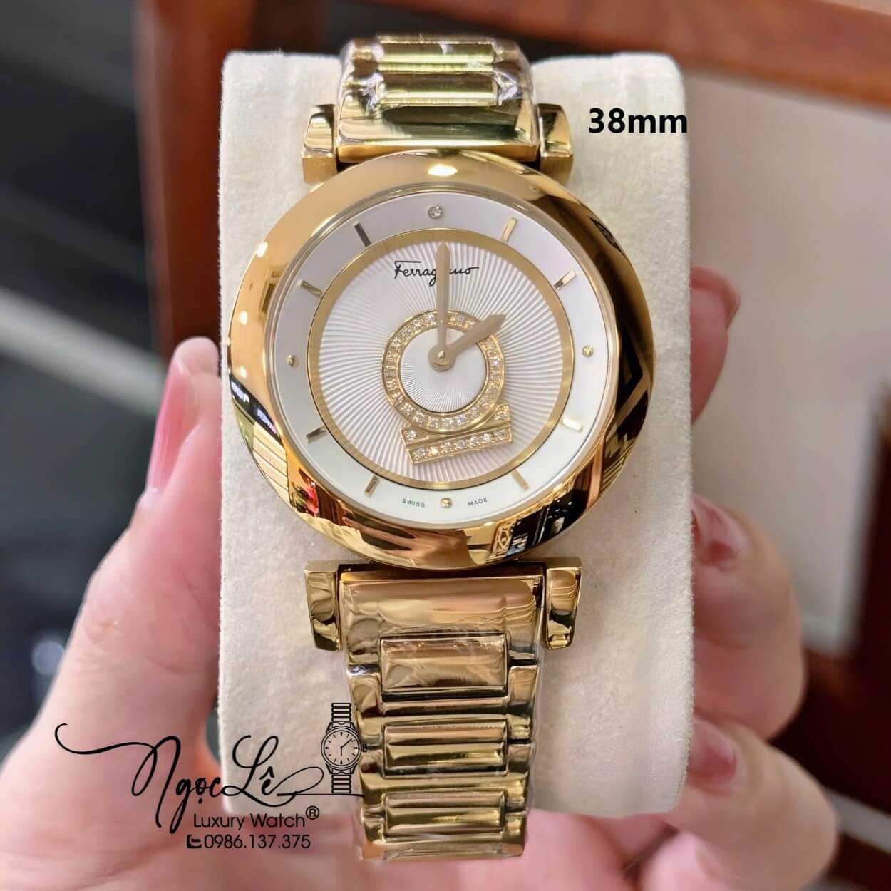 Đồng Hồ Nữ Salvatore Ferragamo Minuetto Dây Kim Loại Màu Vàng Mặt Trắng 36mm