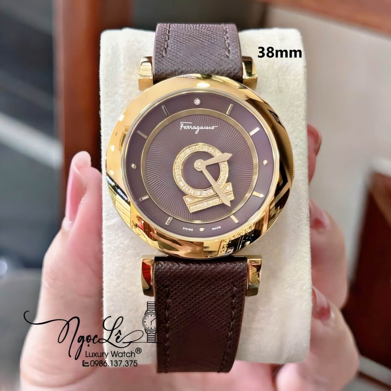Đồng Hồ Nữ Salvatore Ferragamo Minuetto Dây Da Nâu Đậm Vỏ Vàng Size 36mm
