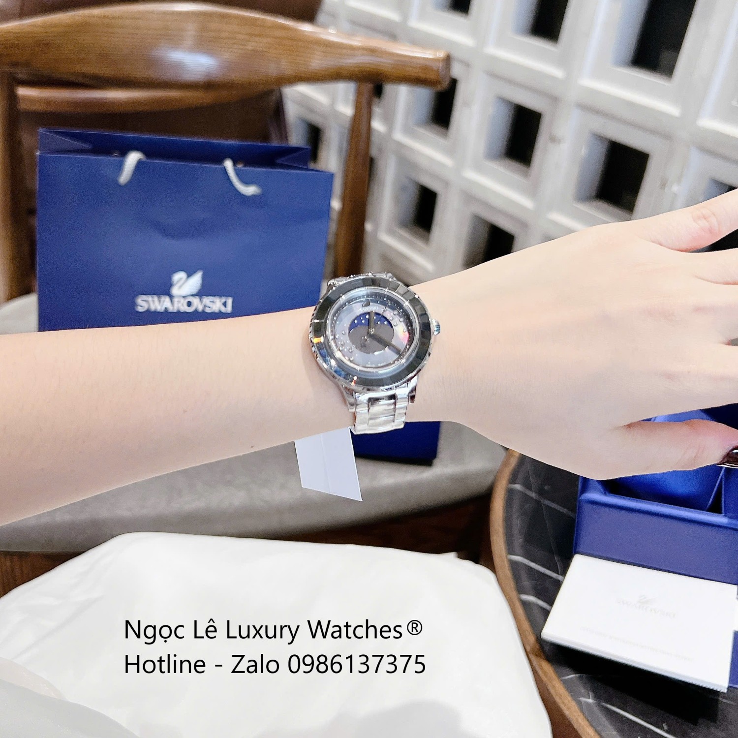 Đồng Hồ Nữ Swarovski Octea Lux Moon Dây Thép Silver Mặt Xà Cừ Viền Đá Pha Lê Trắng Size 37mm