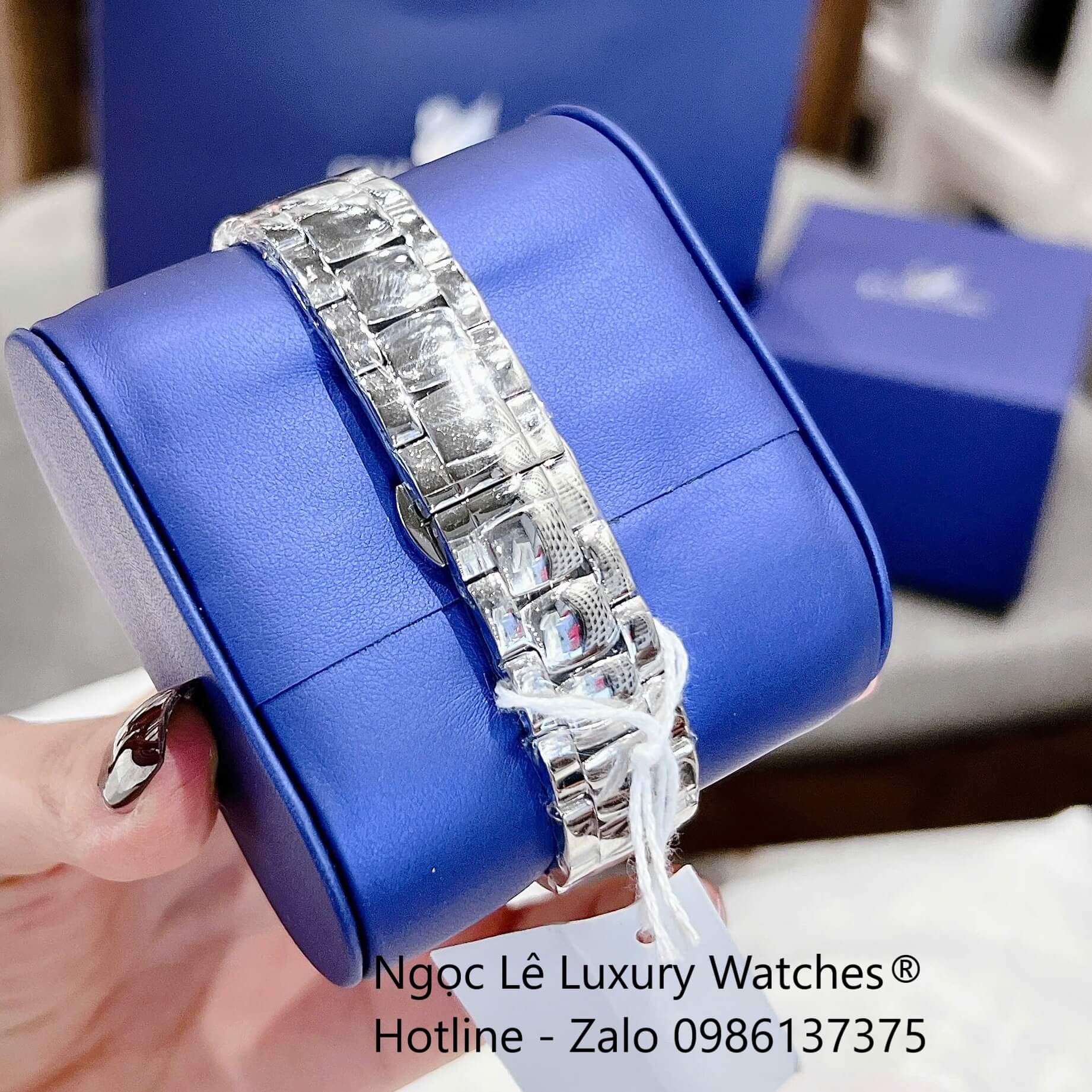 Đồng Hồ Nữ Swarovski Octea Lux Moon Dây Thép Silver Mặt Xà Cừ Viền Đá Pha Lê Đen Size 37mm