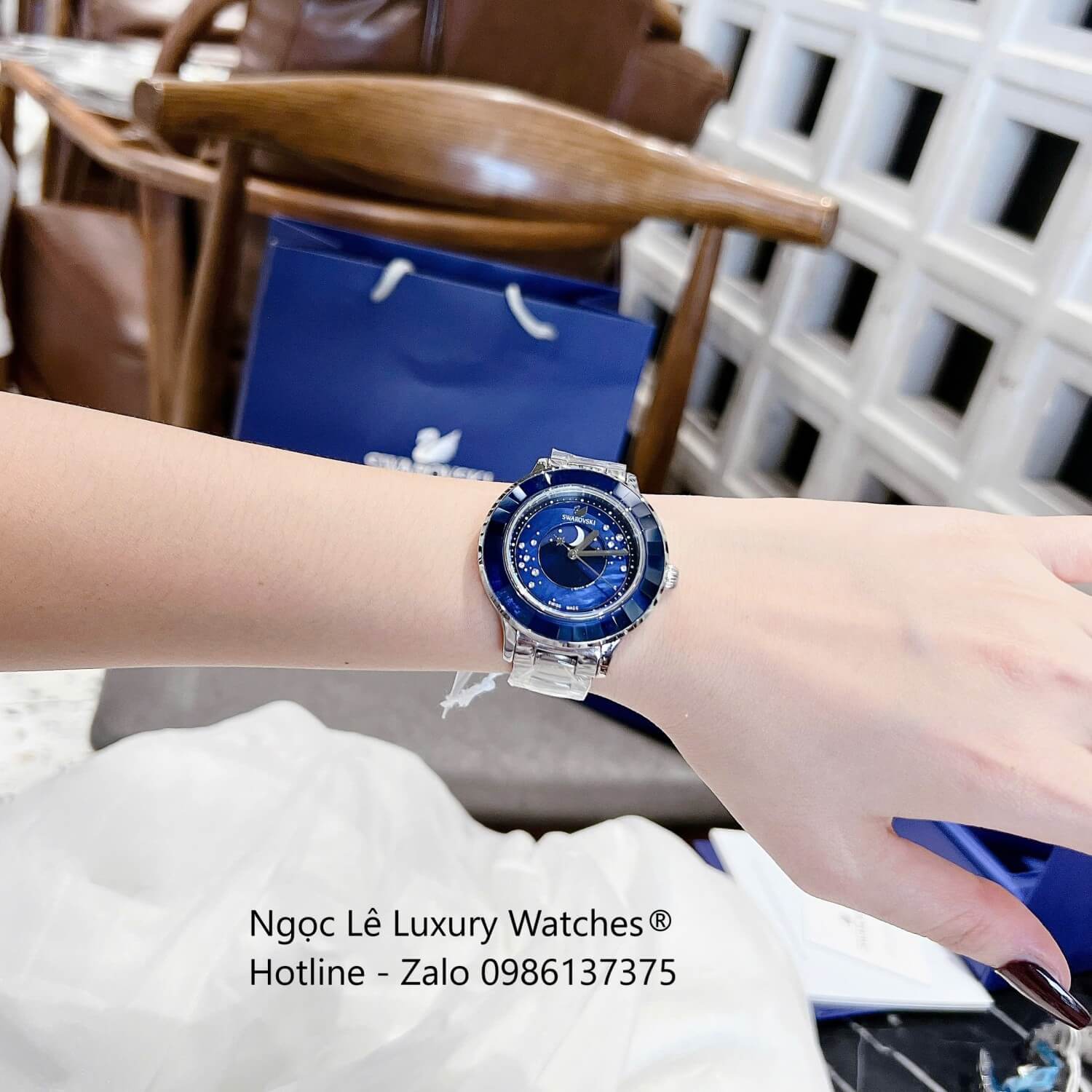 Đồng Hồ Nữ Swarovski Octea Lux Moon Dây Thép Silver Mặt Xà Cừ Viền Đá Pha Lê Xanh Dương Size 37mm