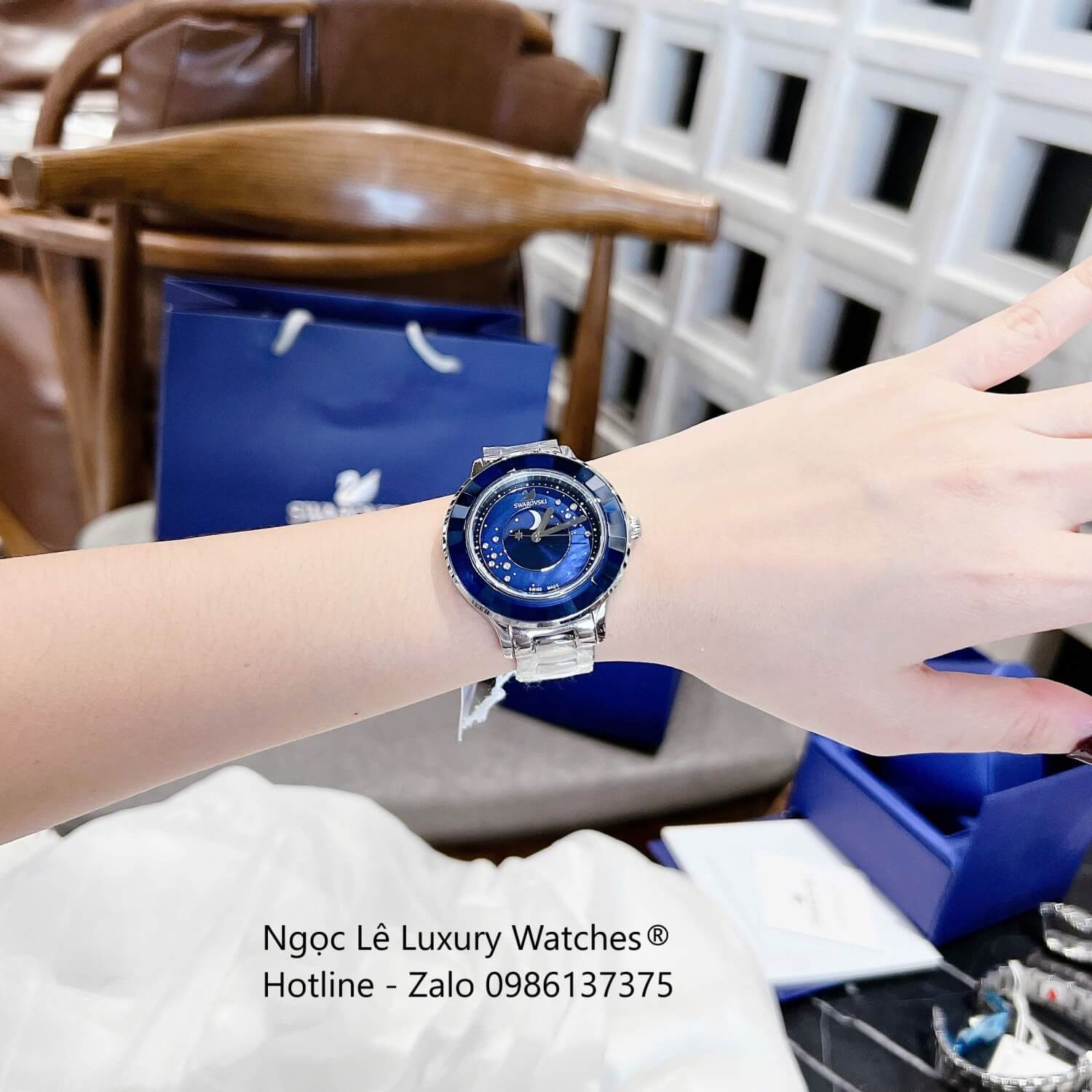 Đồng Hồ Nữ Swarovski Octea Lux Moon Dây Thép Silver Mặt Xà Cừ Viền Đá Pha Lê Xanh Dương Size 37mm