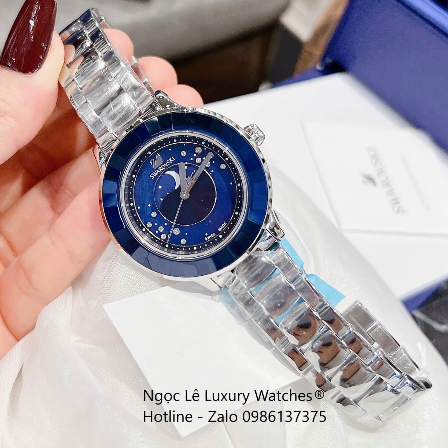 Đồng Hồ Nữ Swarovski Octea Lux Moon Dây Thép Silver Mặt Xà Cừ Viền Đá Pha Lê Xanh Dương Size 37mm