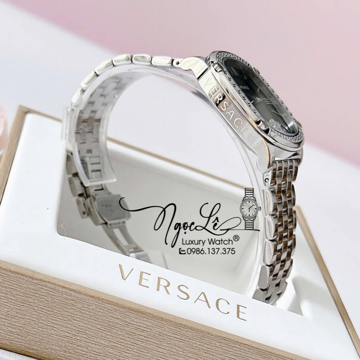 Đồng Hồ Nữ Versace Couture Dây Kim Loại Bạc Mặt Đen Size 30x37mm Máy Thụy Sĩ