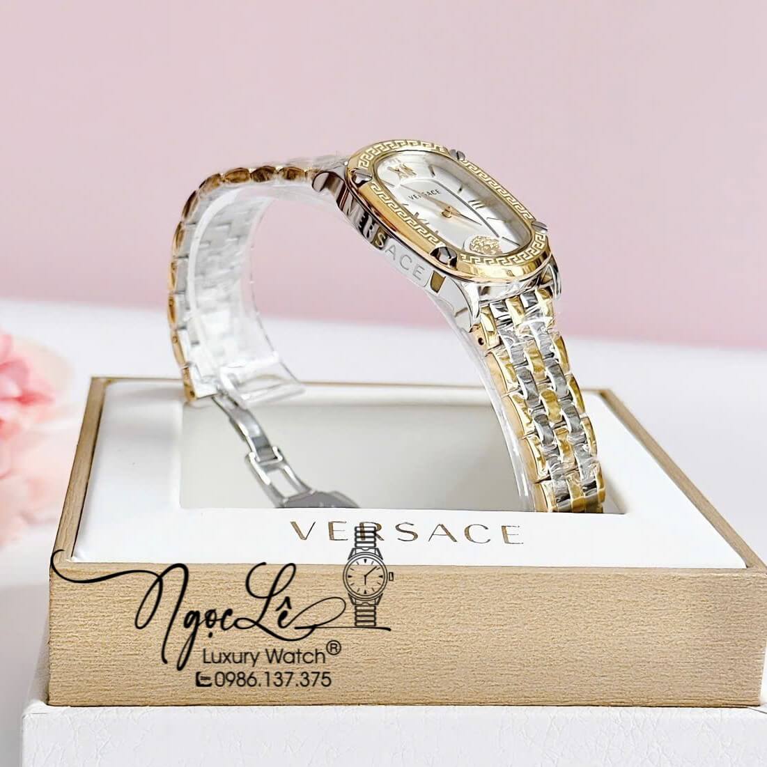 Đồng Hồ Nữ Versace Couture Dây Kim Loại Demi Vàng Mặt Trắng Size 30x37mm Máy Thụy Sĩ