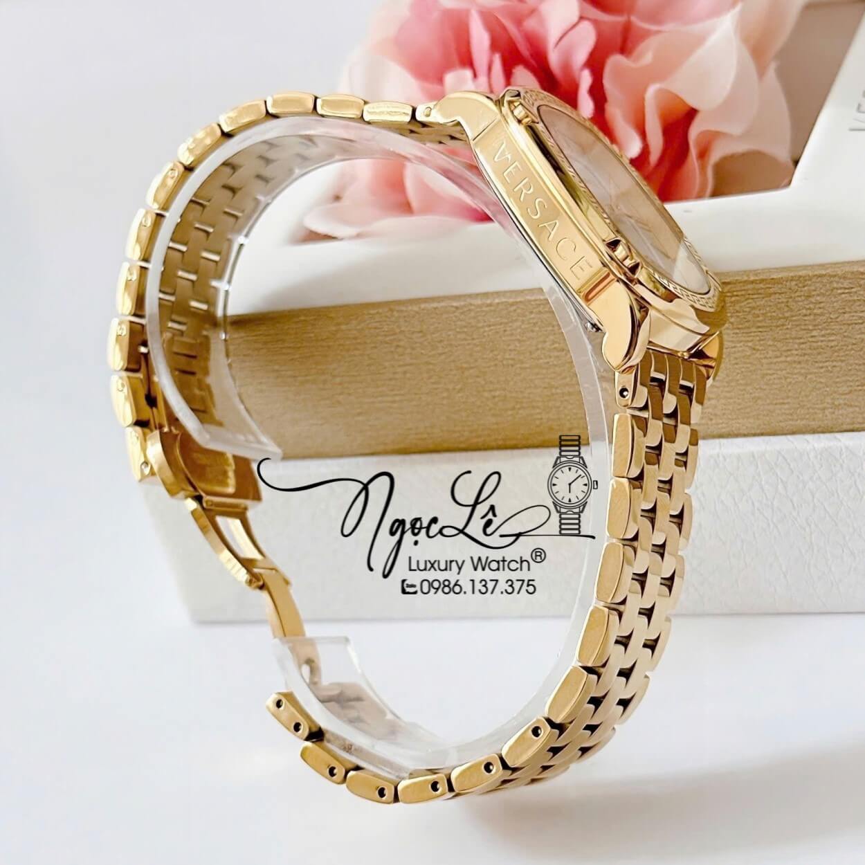 Đồng Hồ Nữ Versace Couture Dây Kim Loại Vàng Mặt Trắng Size 30x37mm Máy Thụy Sĩ