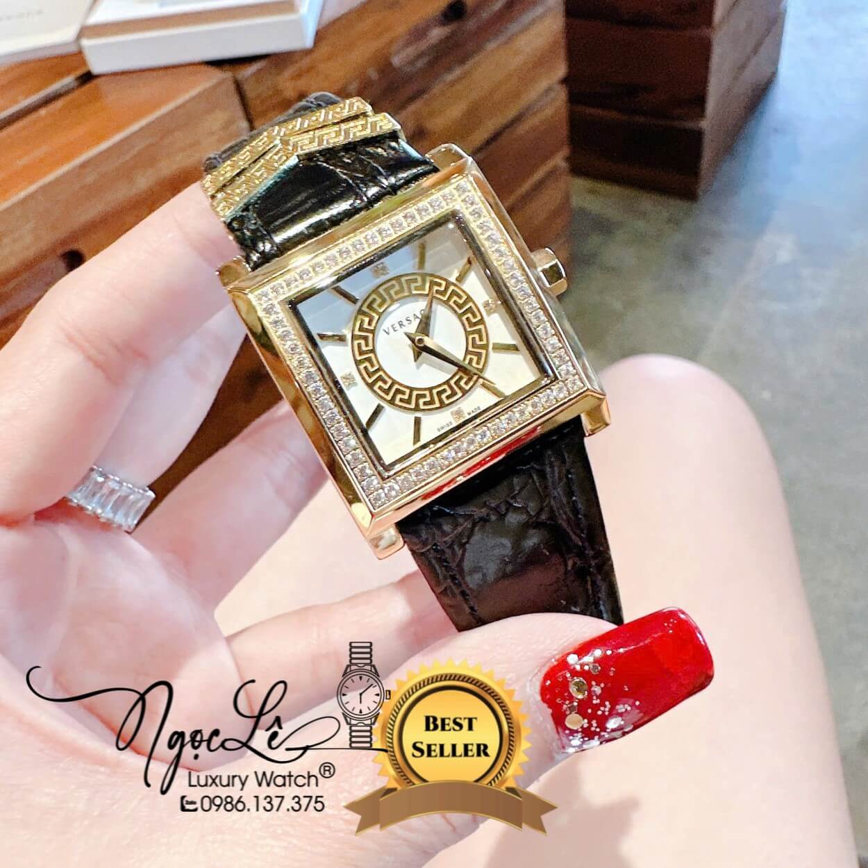 Đồng Hồ Nữ Versace DV-25 Dây Da Đen Mặt Vuông Đen Mặt Trắng Size 36mm Đính Đá