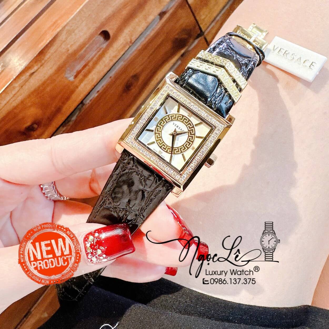 Đồng Hồ Nữ Versace DV-25 Dây Da Đen Mặt Trắng Vuông Size 36mm Đính Đá