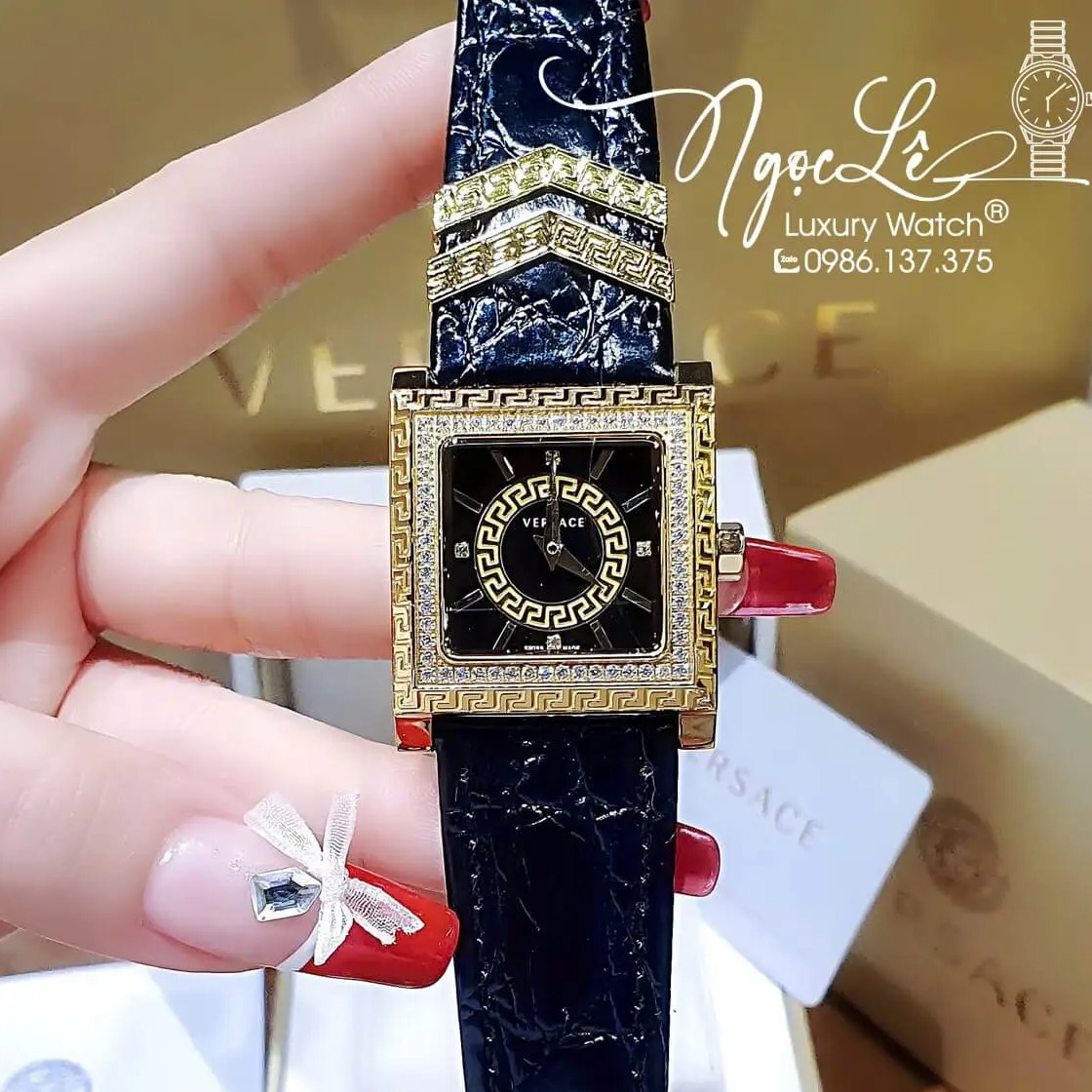 Đồng Hồ Nữ Versace DV-25 Mặt Vuông Máy Thụy Sỹ Dây Da Đen Mặt Đen Size 36mm Đính Đá