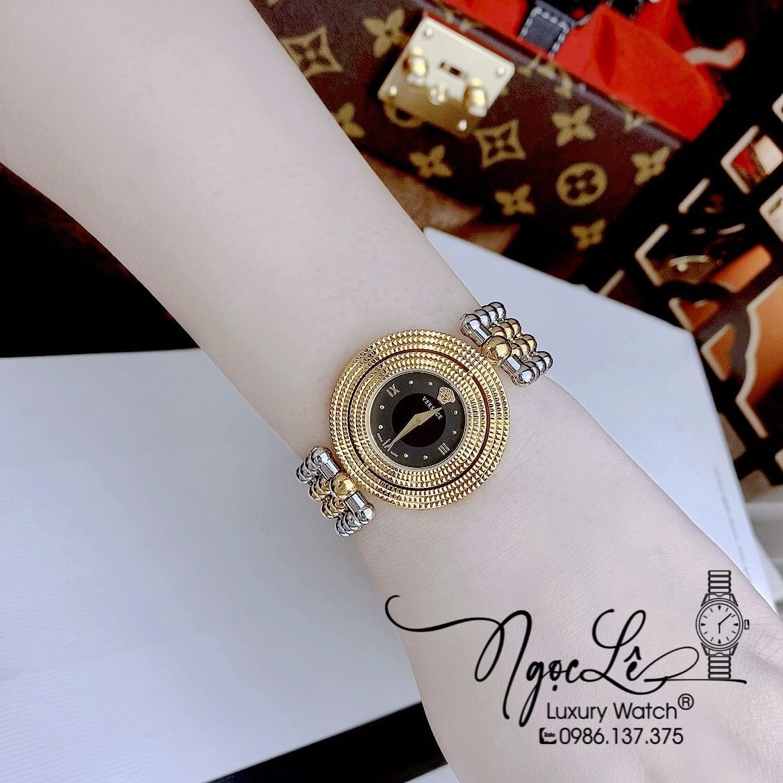 Đồng Hồ Nữ Versace Eon Mother Of Pearl Dây Bi Demi Vàng Mặt Đen Xoay 360 Độ 34mm