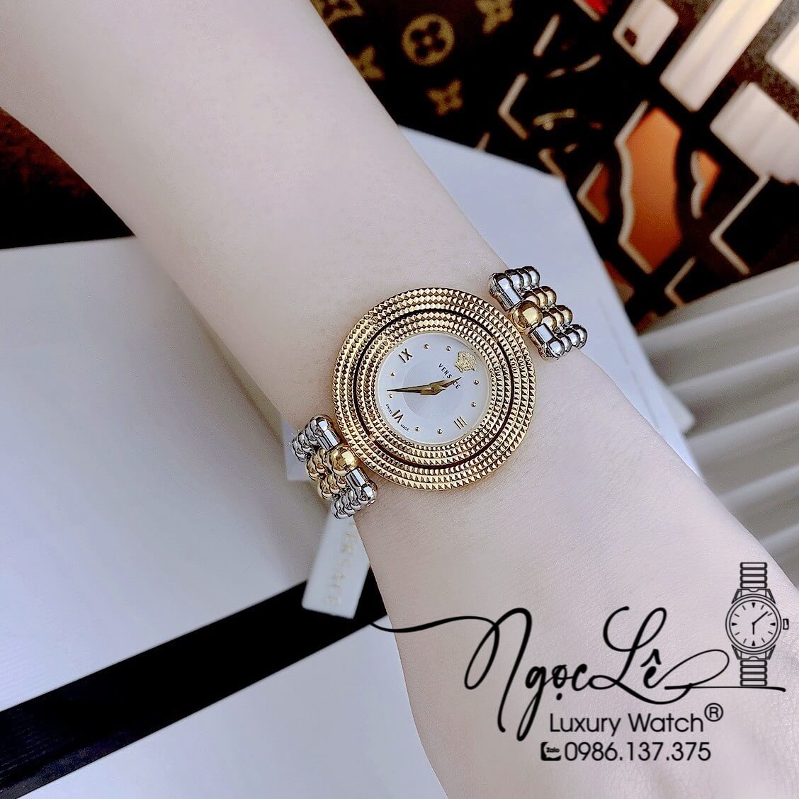 Đồng Hồ Nữ Versace Eon Mother Of Pearl Dây Bi Demi Vàng Mặt Trắng Xoay 360 Độ 34mm