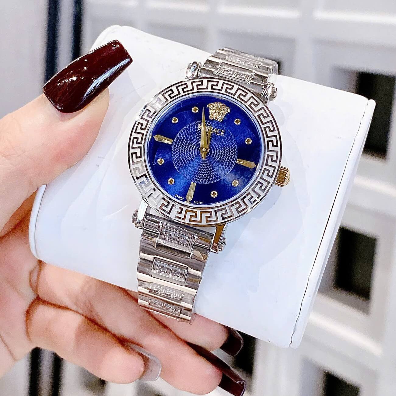 Đồng Hồ Nữ Versace Greca Dây Bạc Mặt Xanh Coban Size 35mm - Quartz
