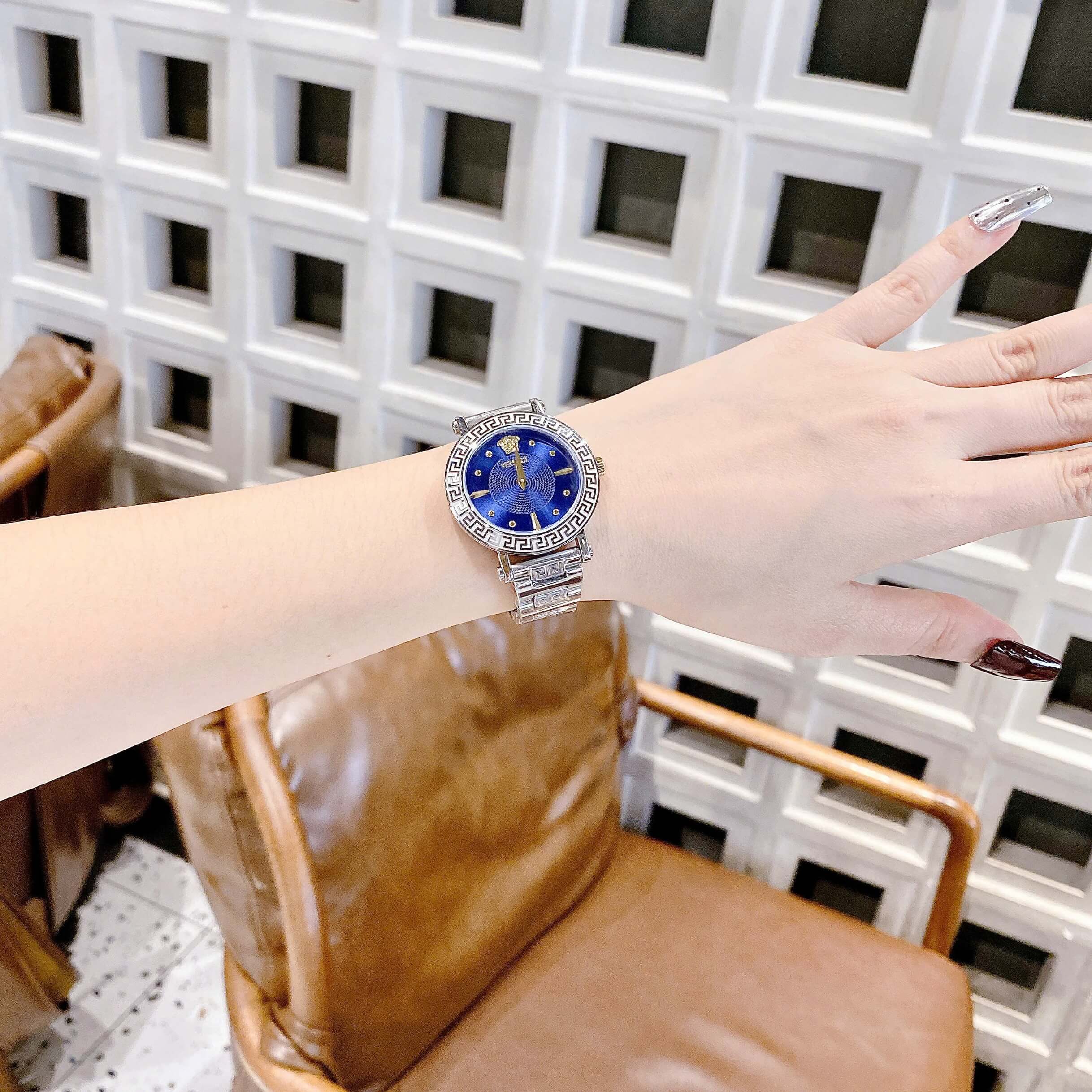 Đồng Hồ Nữ Versace Greca Dây Bạc Mặt Xanh Coban Size 35mm - Quartz