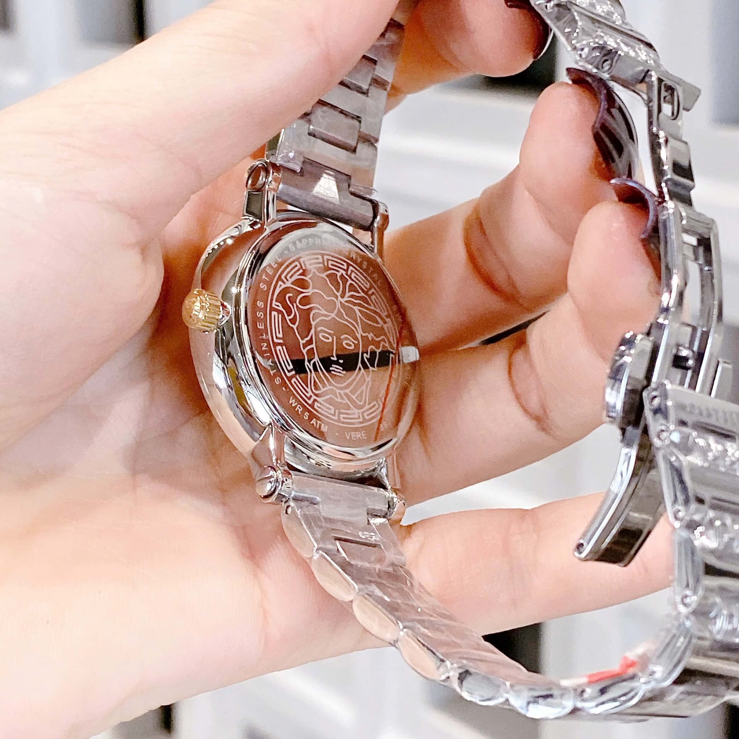 Đồng Hồ Nữ Versace Greca Dây Bạc Mặt Xanh Coban Size 35mm - Quartz