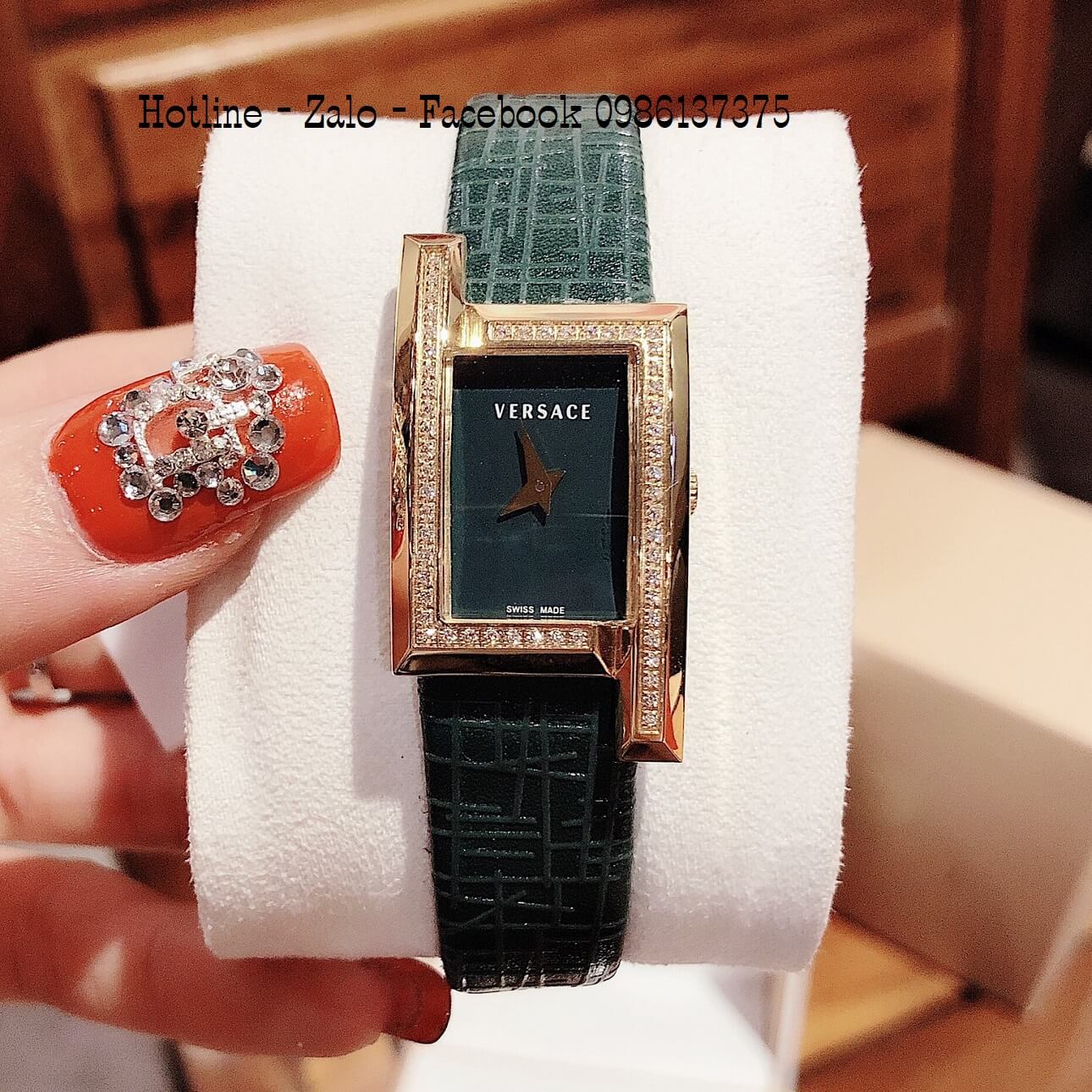 Đồng Hồ Nữ Versace Greca Icon Dây Da Xanh Đính Đá 39x21mm