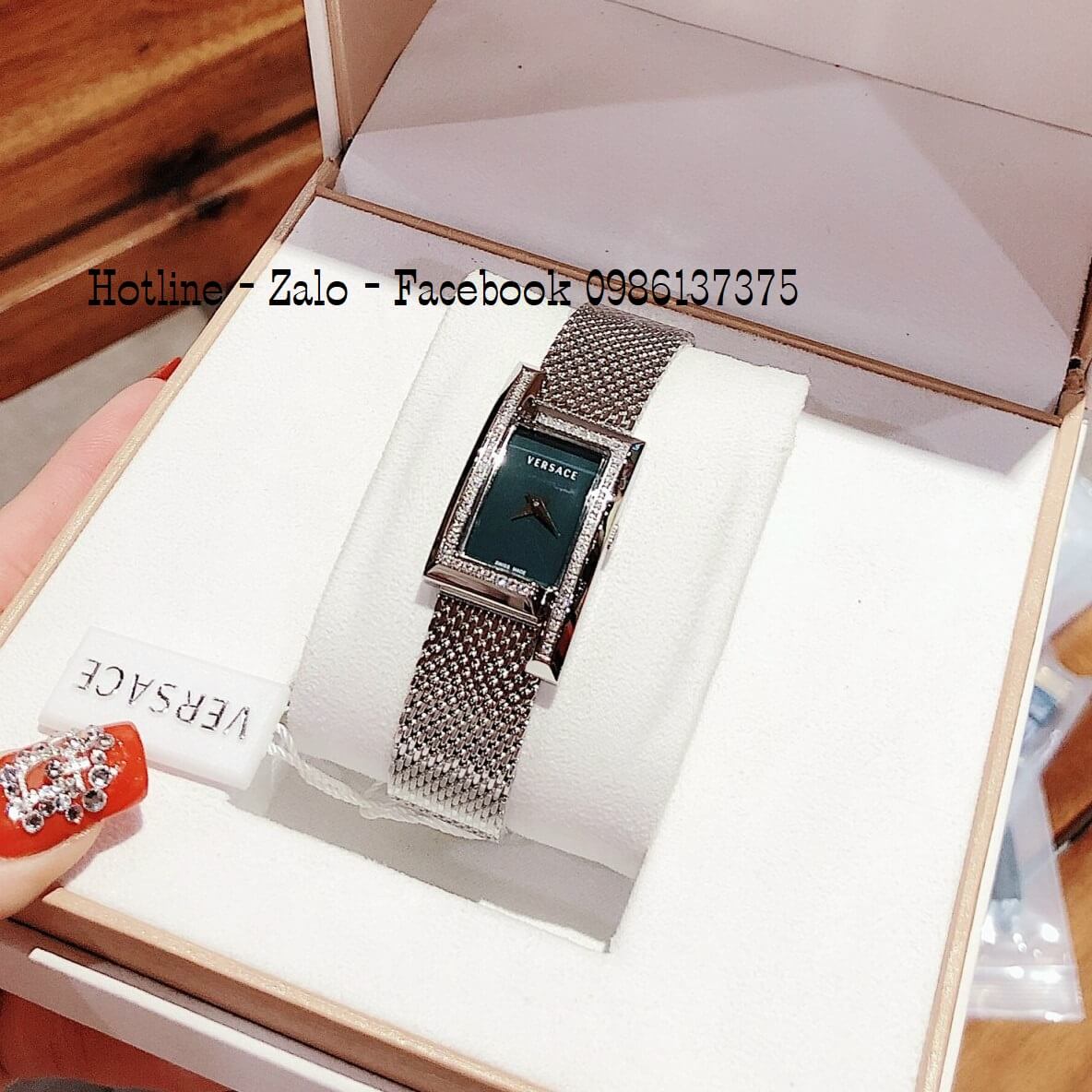 Đồng Hồ Nữ Versace Greca Icon Đính Đá Bạc Mặt Xanh Rêu 39x21mm