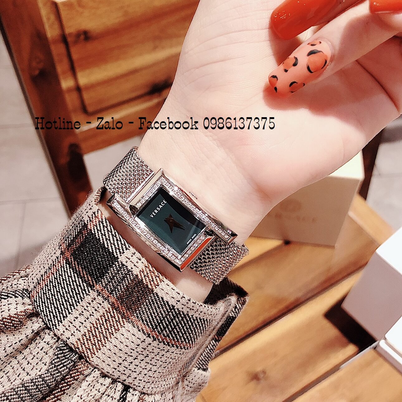 Đồng Hồ Nữ Versace Greca Icon Đính Đá Bạc Mặt Xanh Rêu 39x21mm