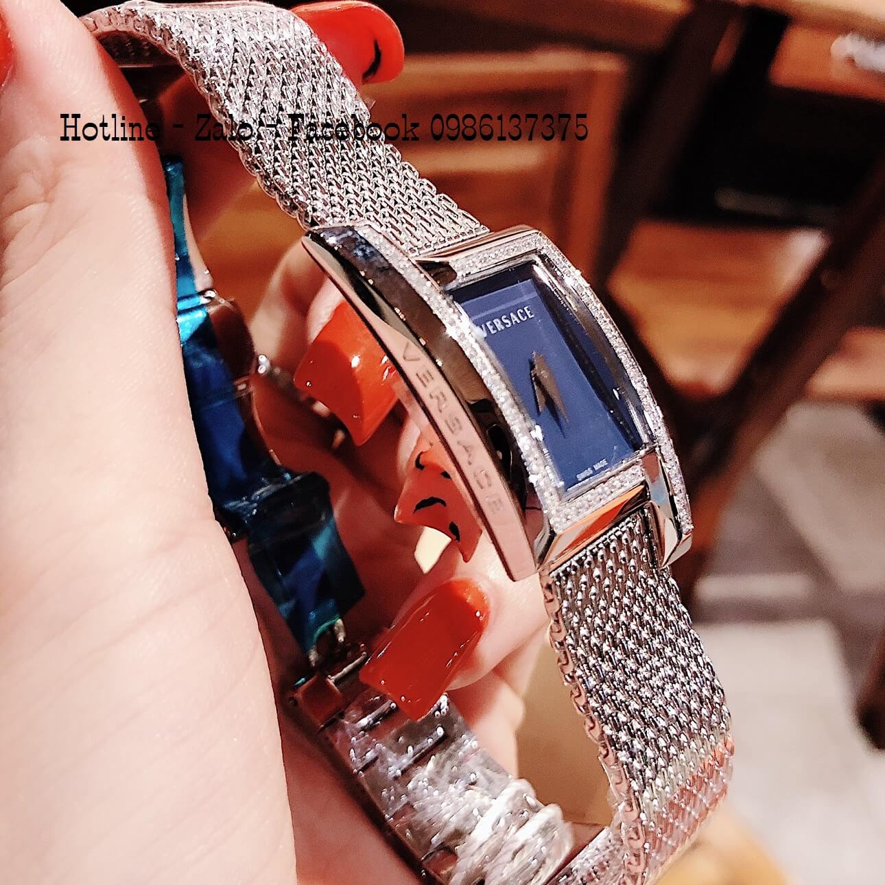 Đồng Hồ Nữ Versace Greca Icon Đính Đá Bạc Mặt Xanh Dương 39x21mm