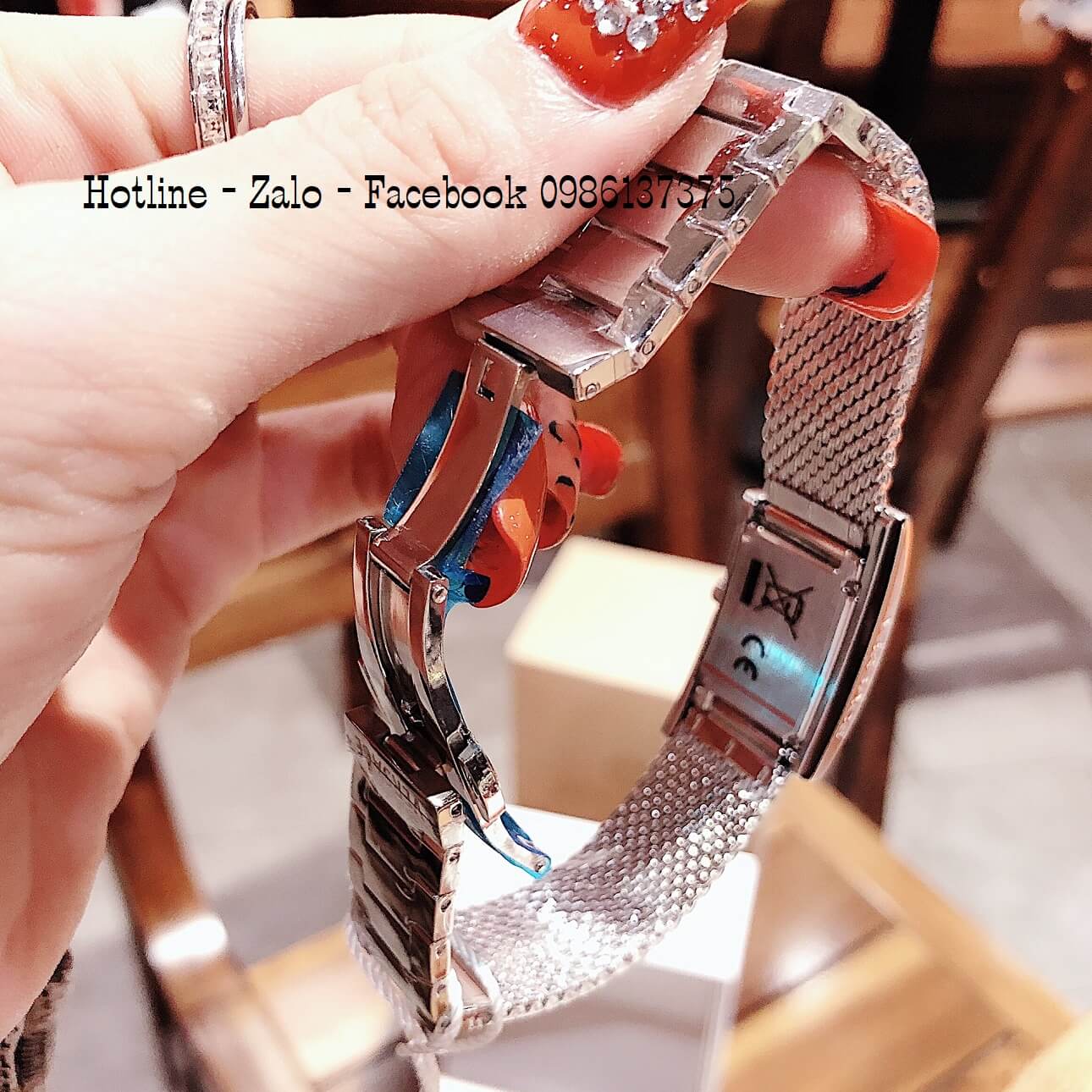 Đồng Hồ Nữ Versace Greca Icon Đính Đá Bạc Mặt Xanh Dương 39x21mm