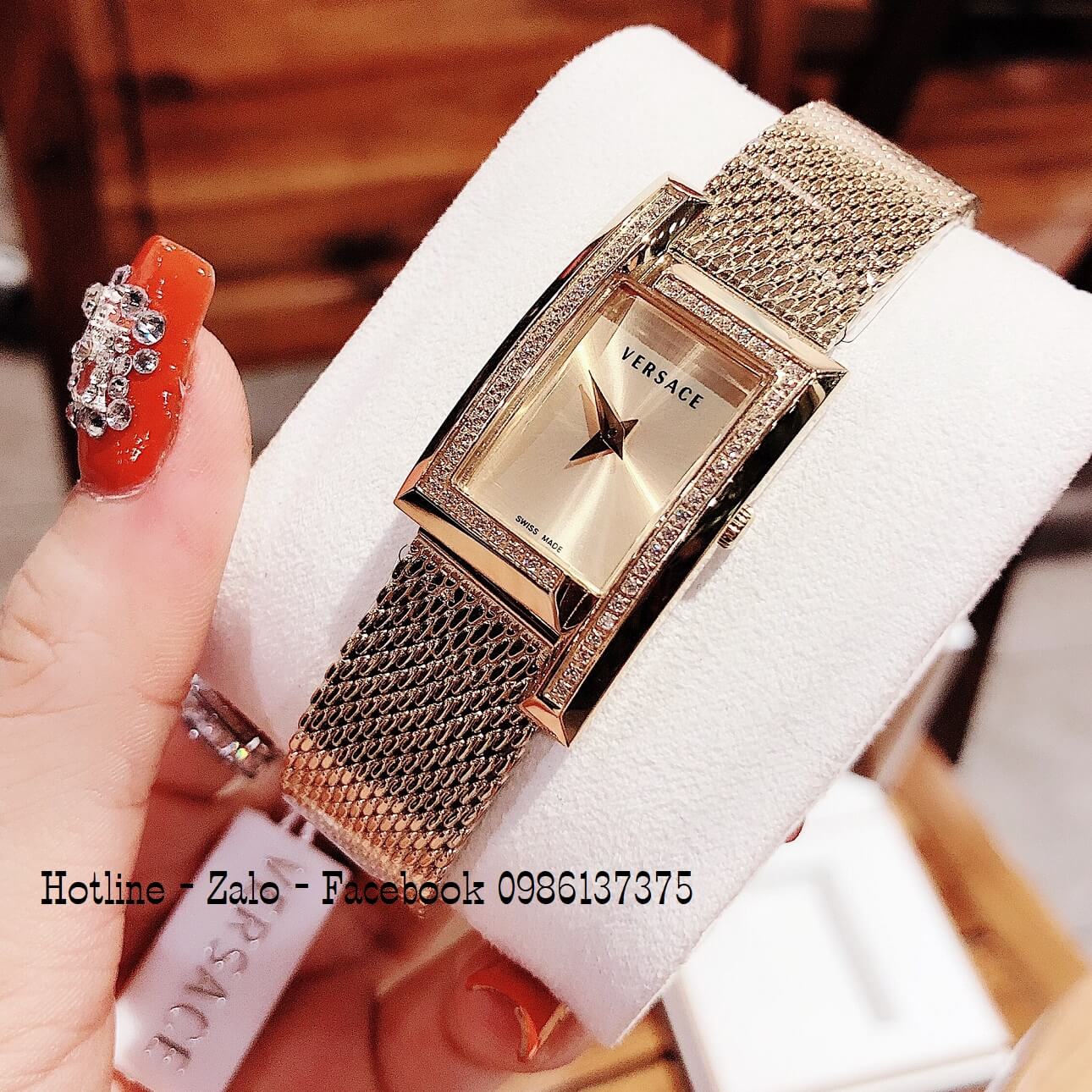 Đồng Hồ Nữ Versace Greca Icon Đính Đá Vàng Mặt Vàng 39x21mm