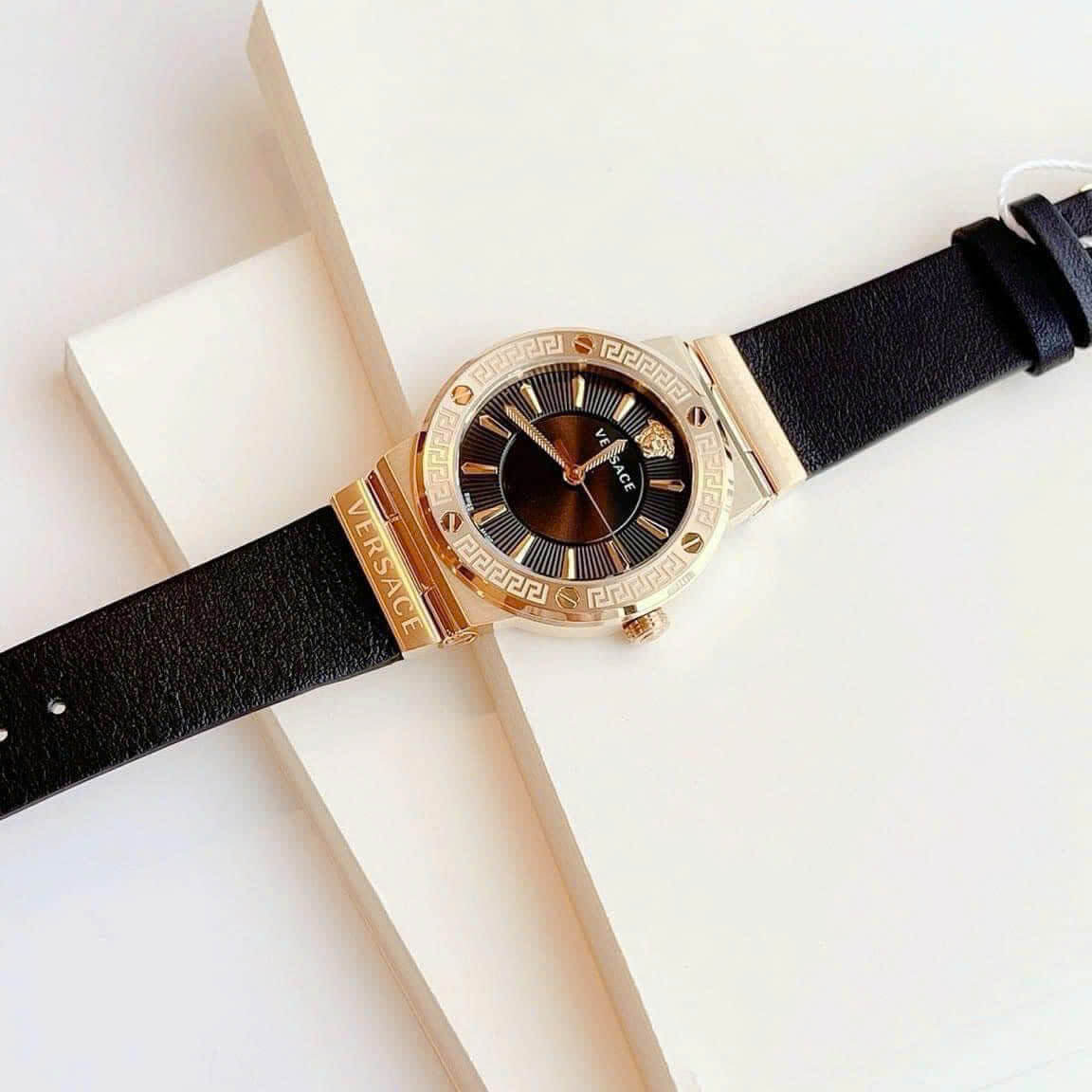 Đồng Hồ Nữ Versace Greca Logo Dây Da Đen Size 38mm - Quartz