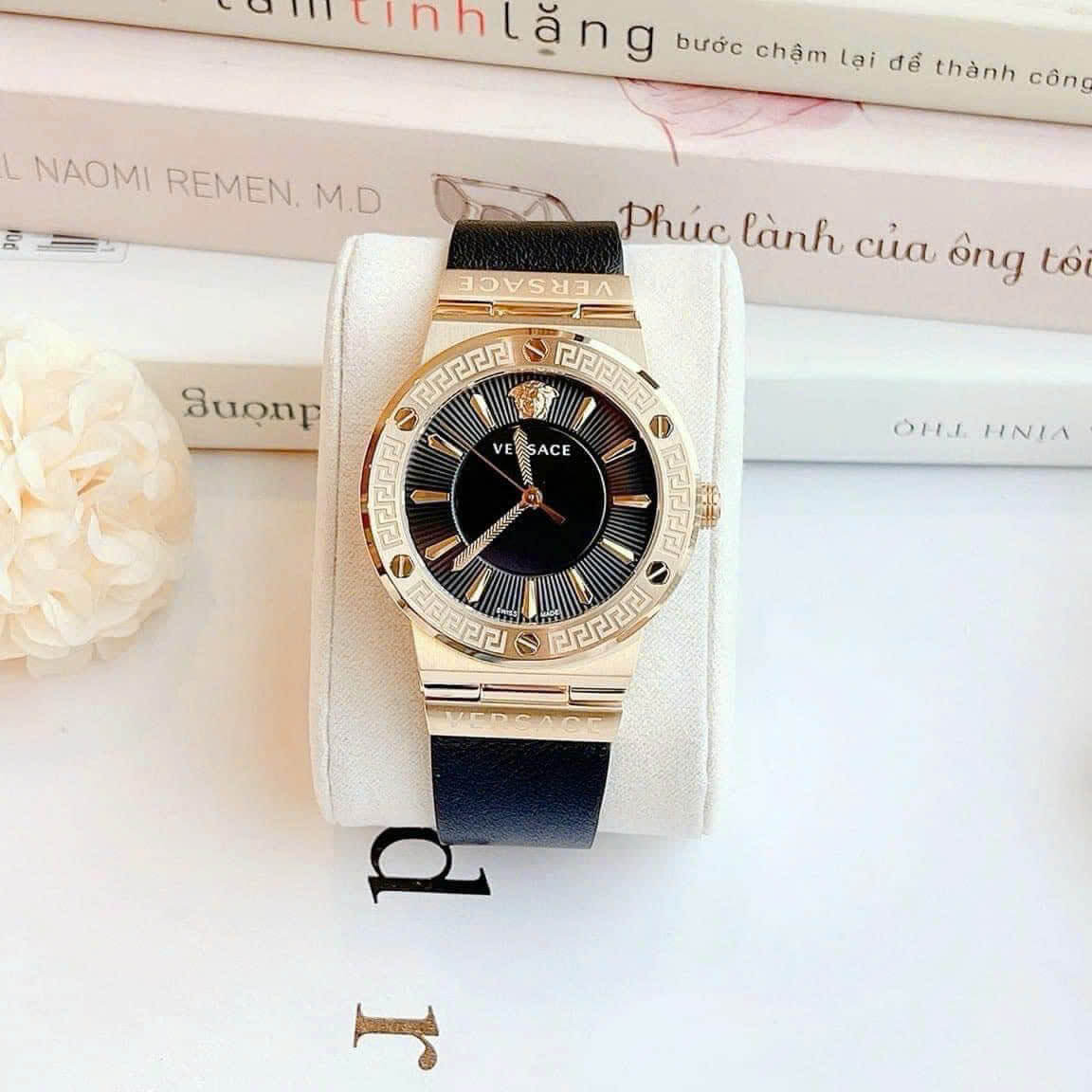 Đồng Hồ Nữ Versace Greca Logo Dây Da Đen Size 38mm - Quartz