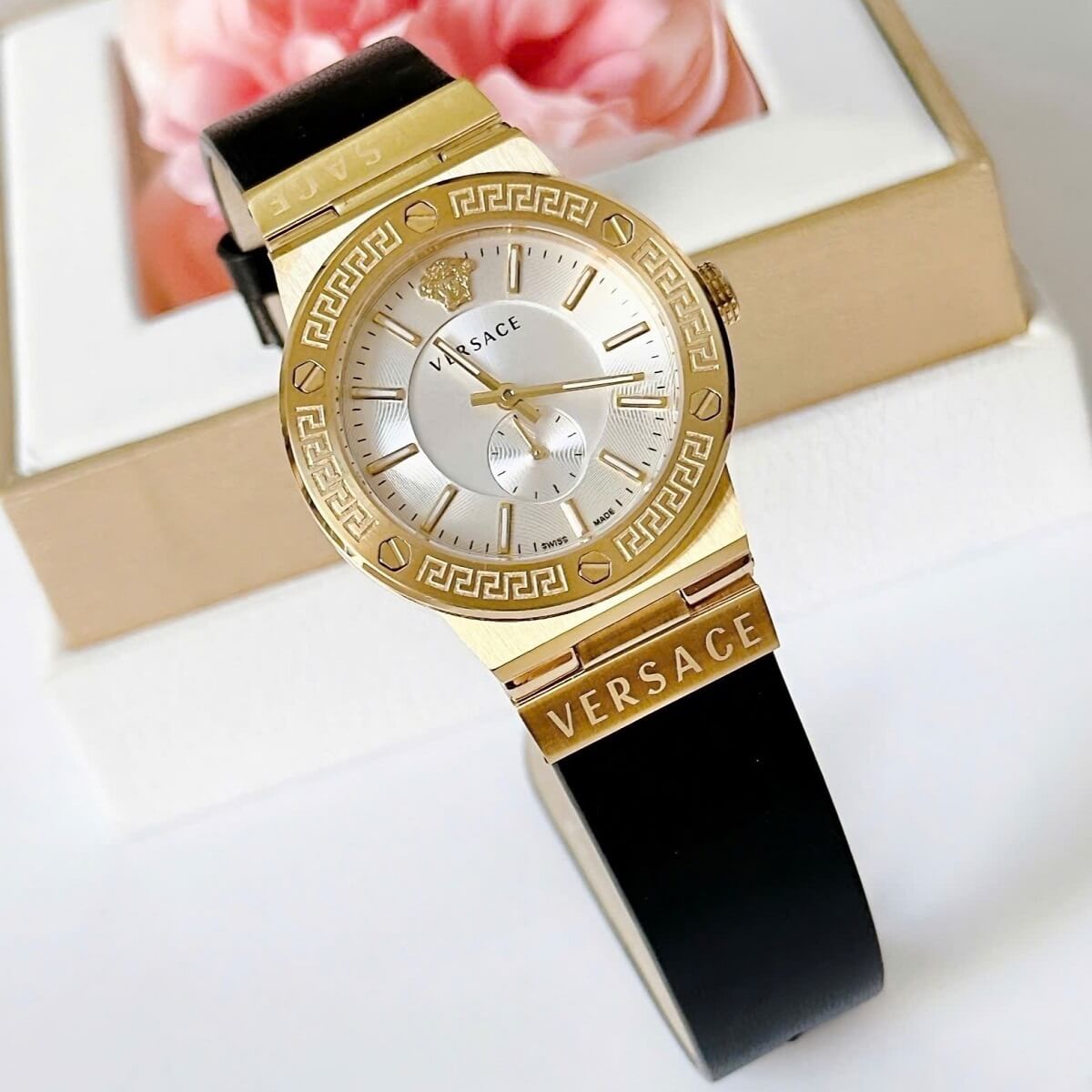Đồng Hồ Nữ Versace Greca Logo Dây Da Đen Vỏ Gold Size 36mm