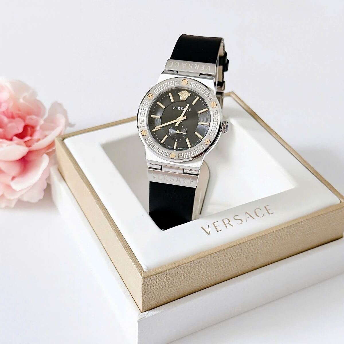 Đồng Hồ Nữ Versace Greca Logo Dây Da Đen Vỏ Silver Size 36mm