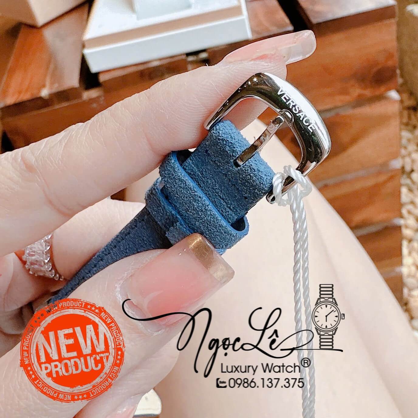 Đồng Hồ Nữ Versace Hellenyium Dây Da Lộn Màu Xanh Dương Size 36mm Máy Pin