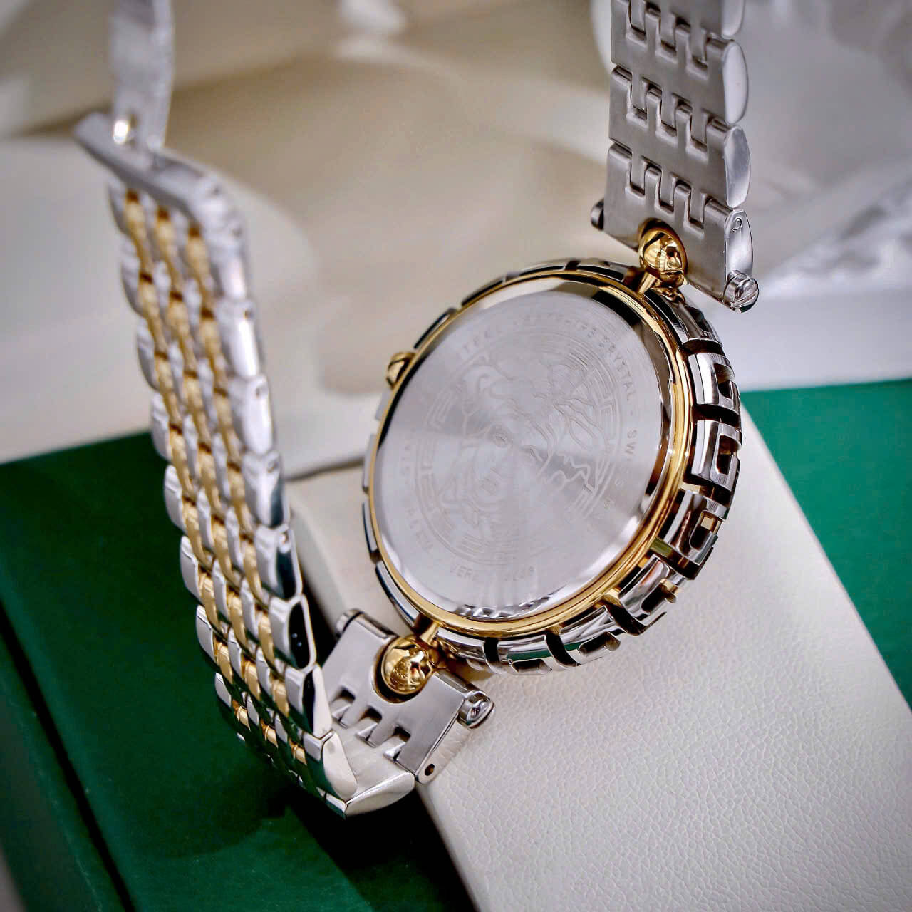 Đồng Hồ Nữ Versace Medusa Heritage Dây Demi Vàng Mặt Medusa Xanh Lá Size 38mm
