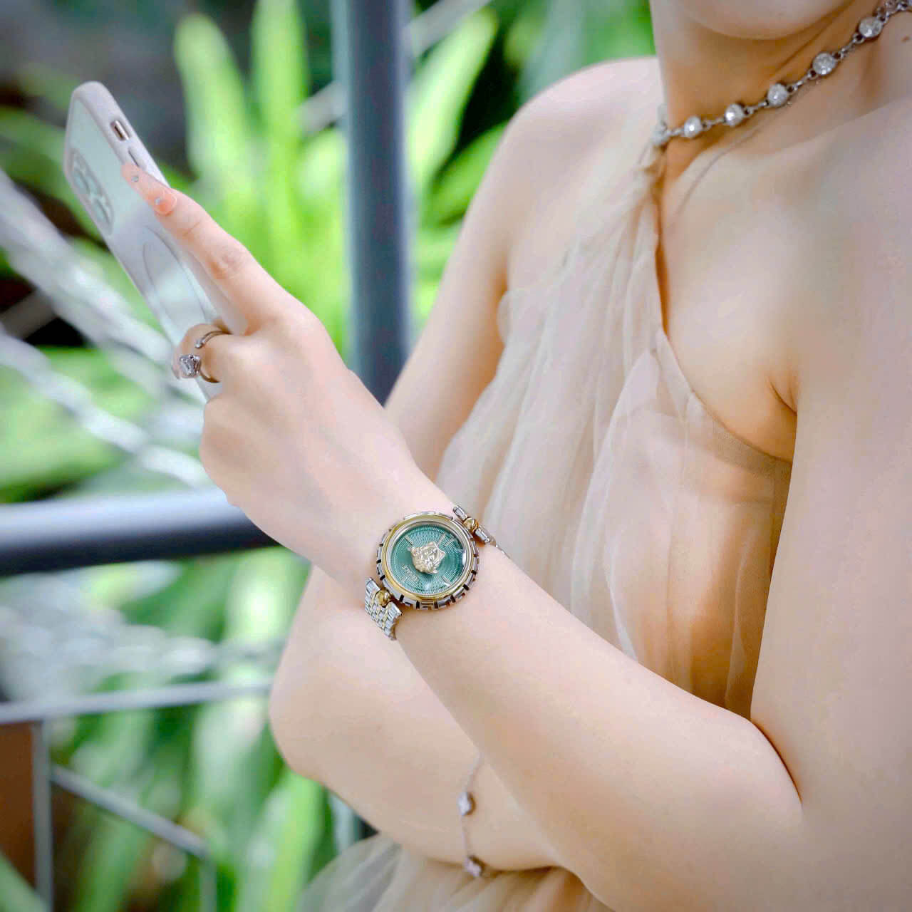 Đồng Hồ Nữ Versace Medusa Heritage Dây Demi Vàng Mặt Medusa Xanh Lá Size 38mm