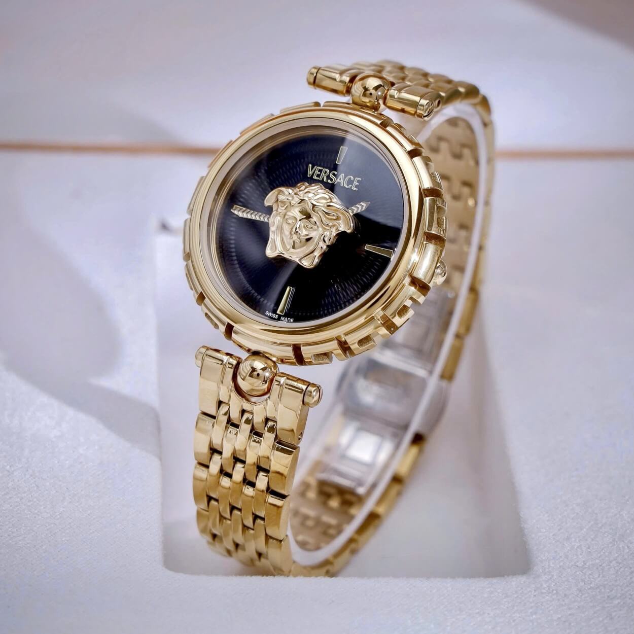Đồng Hồ Nữ Versace Medusa Heritage Dây Kim Loại Vàng Mặt Medusa Đen Size 38mm