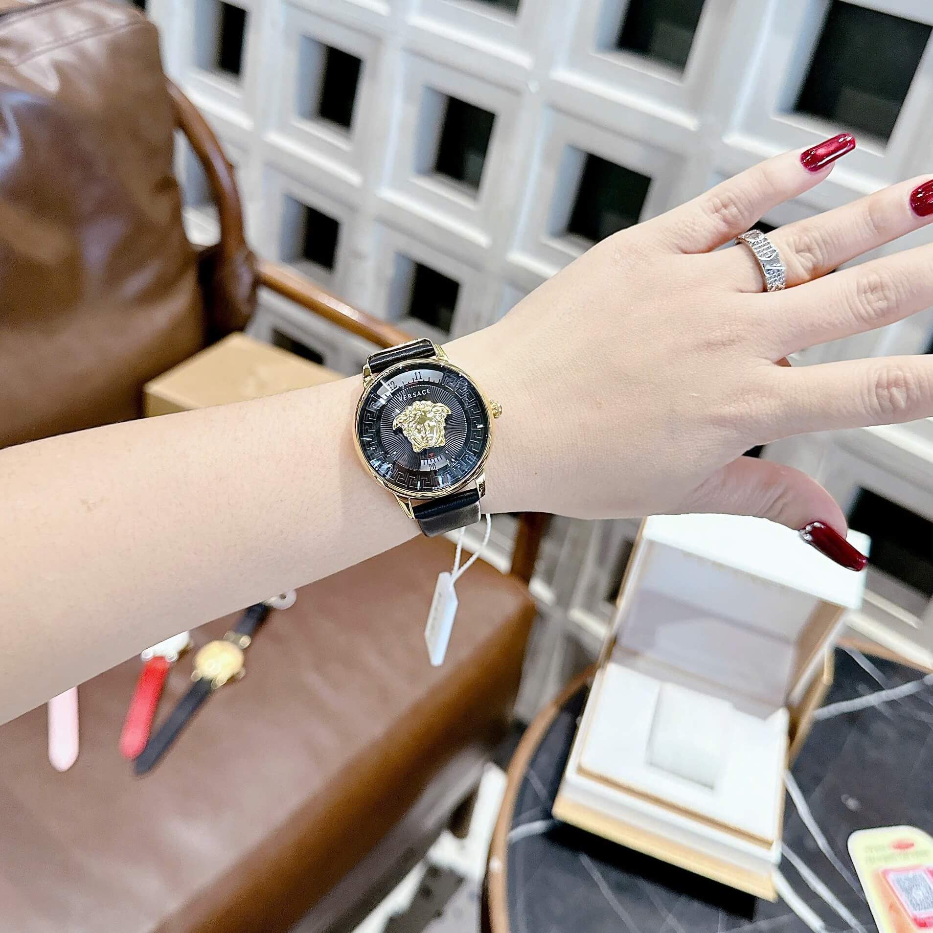 Đồng Hồ Nữ Versace Medusa Icon Dây Da Đen Mặt Đen Size 38mm – Máy Pin Japan | New Season 2026