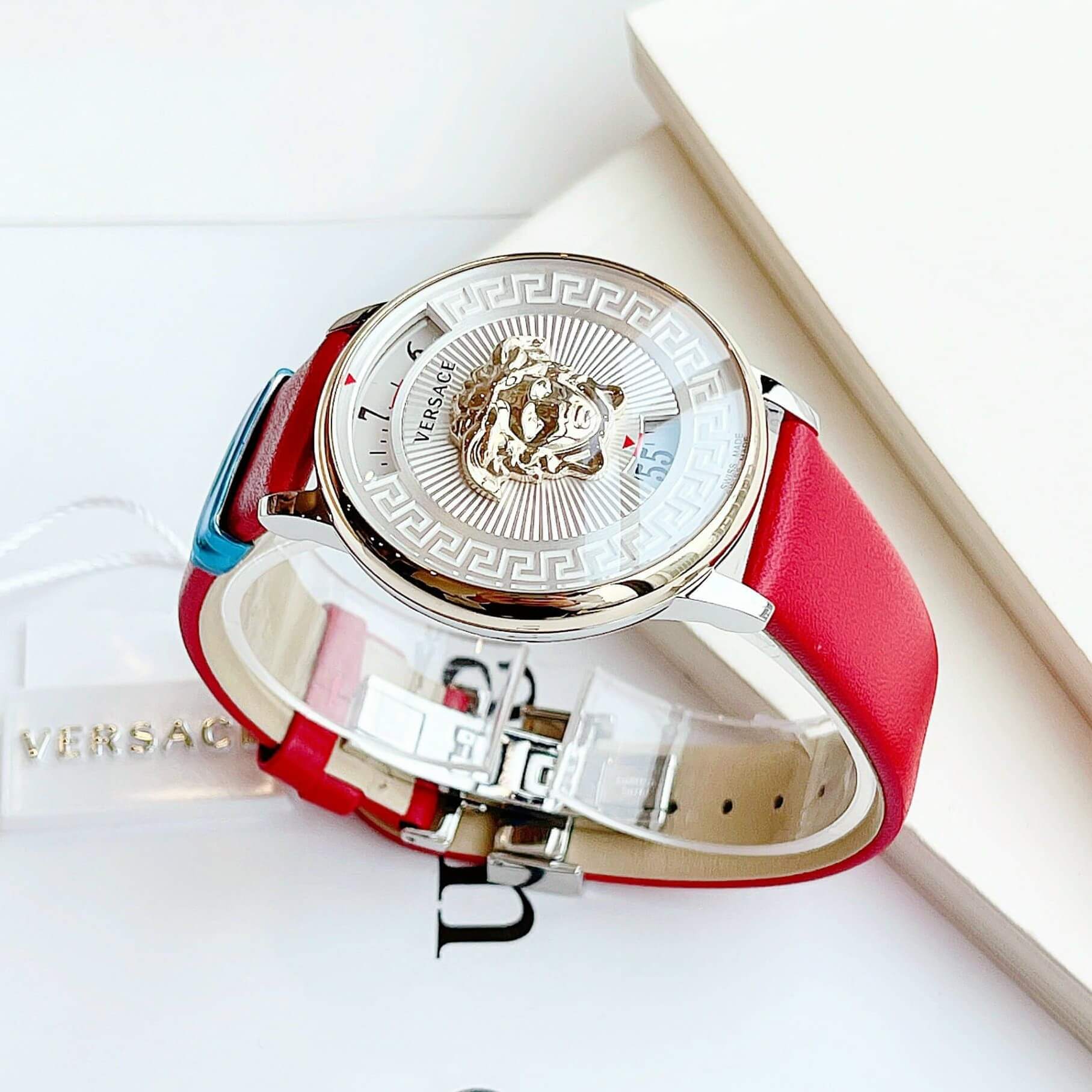 Đồng Hồ Nữ Versace Medusa Icon Dây Da Đỏ Mặt Trắng Size 38mm - Quartz