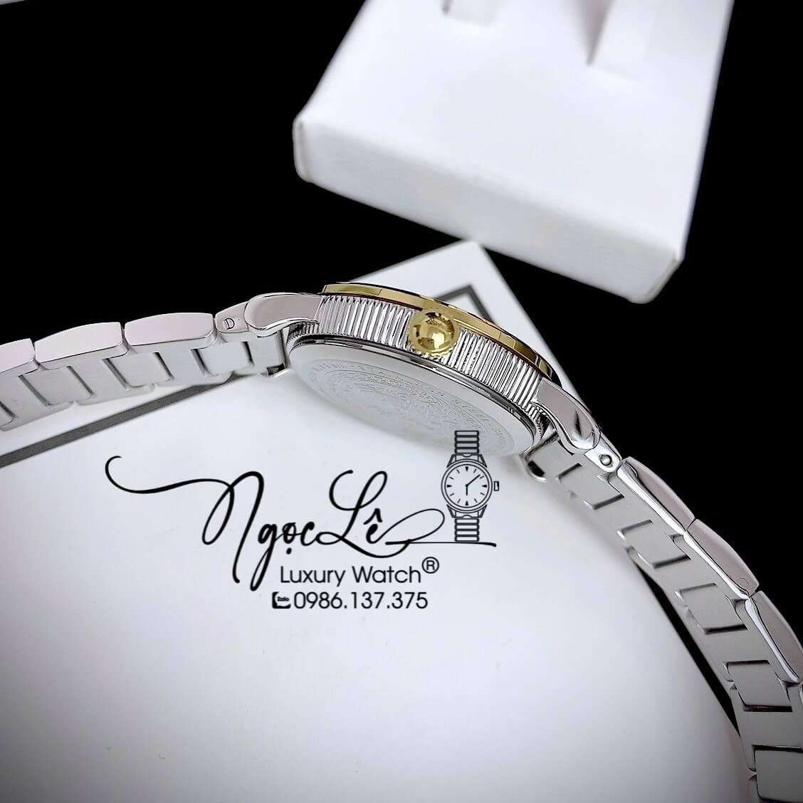 Đồng Hồ Nữ Versace Petit Dây Kim Loại Demi Vàng Mặt Trắng Size 28mm