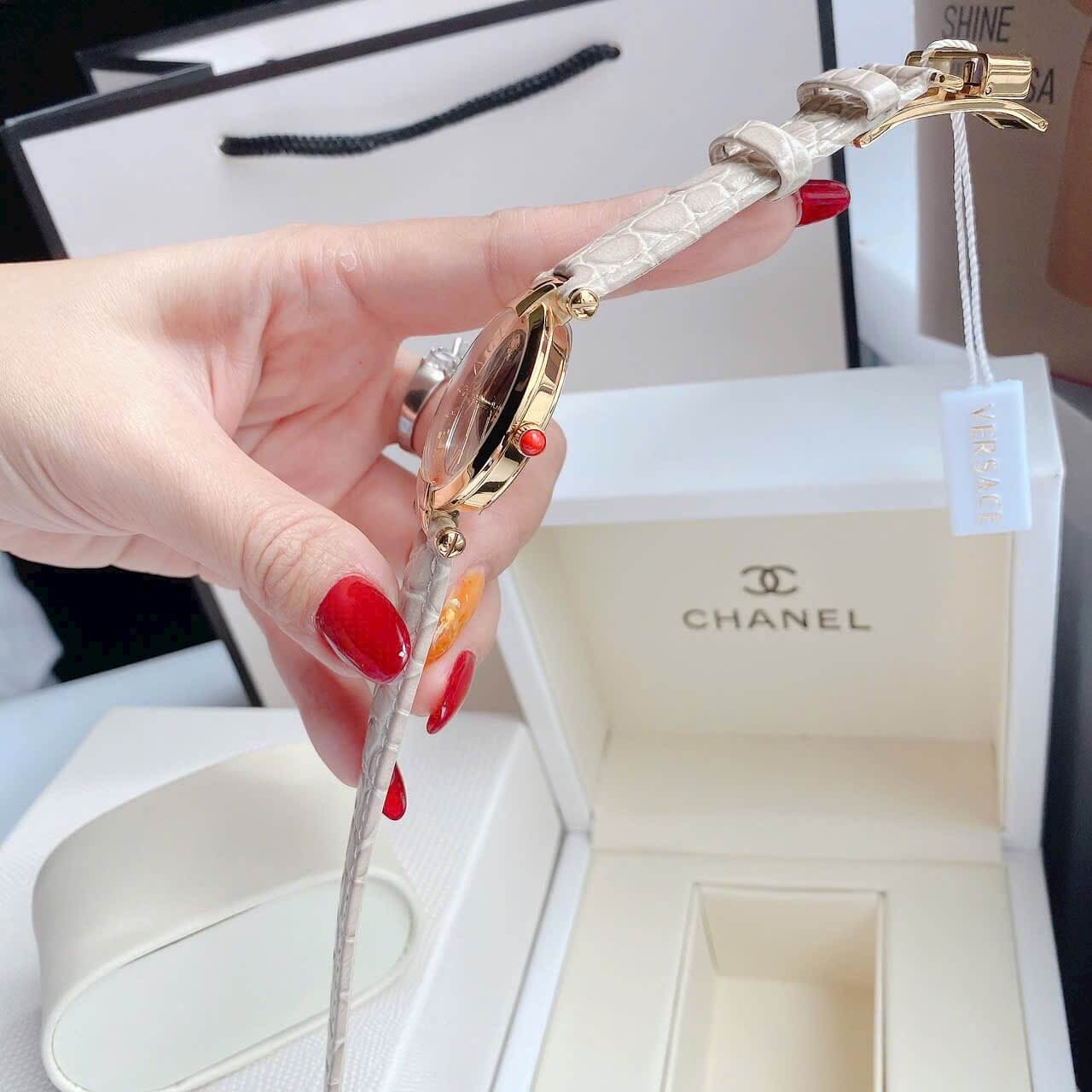 Đồng Hồ Nữ Versace Revive Dây Da Nude Mặt Xám Vàng Size 35mm Máy Thụy Sĩ