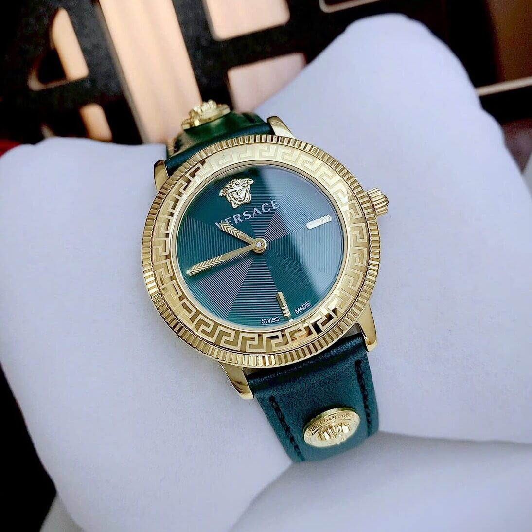 Đồng Hồ Nữ Versace Tribute Dây Da Xanh Mặt Xanh Vỏ Vàng Gold Size 35mm - Quartz Japan