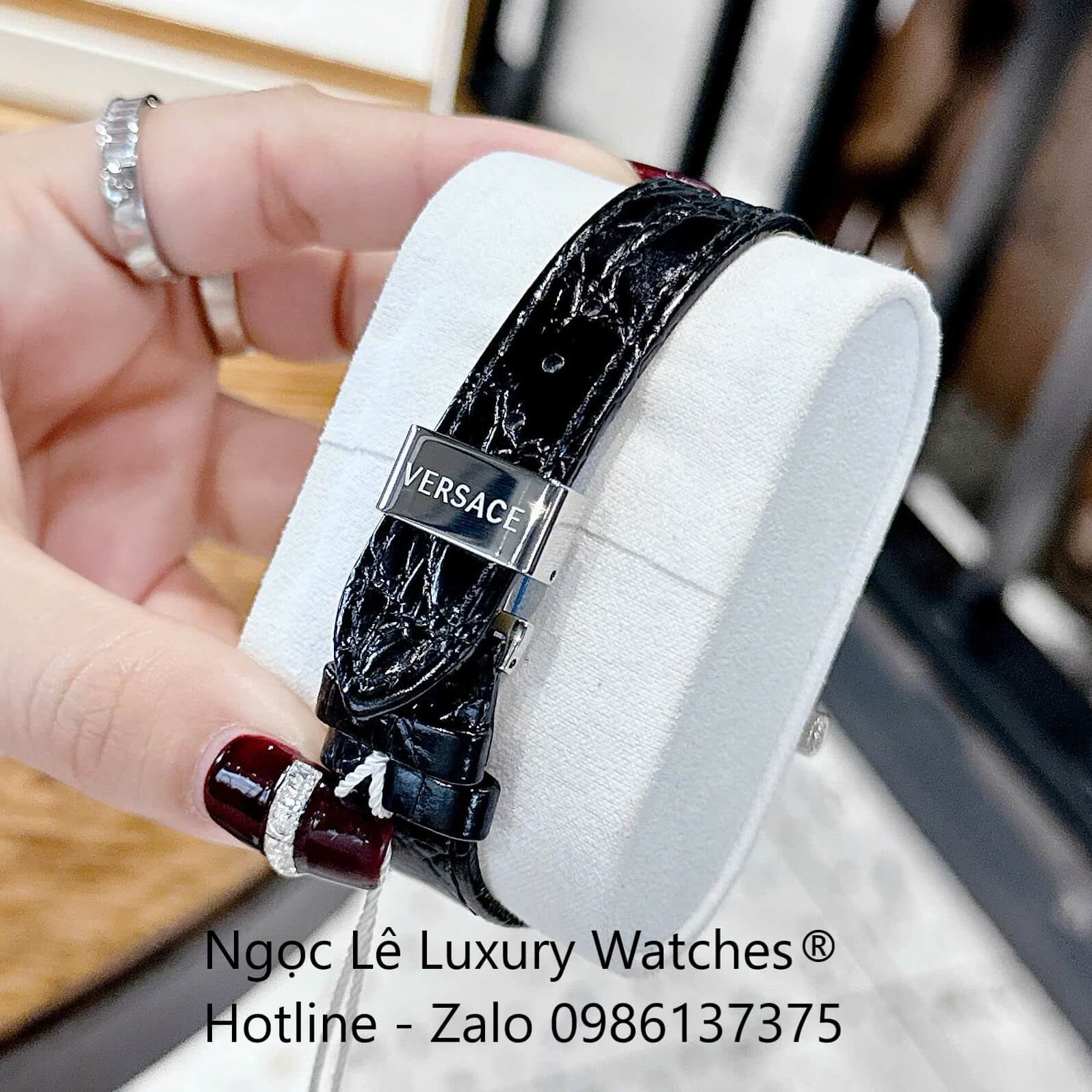 Đồng Hồ Nữ Versace Vanity Dây Da Đen Vỏ Bạc Size 35mm Máy Thụy Sĩ - Quartz