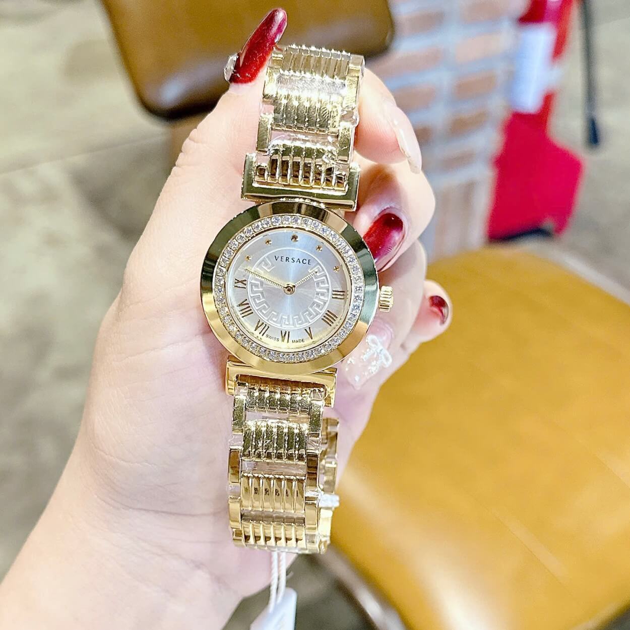 Đồng hồ Versace nữ dây thép vàng mặt trắng, Versace Vanity Thụy Sĩ size 35mm - Quartz