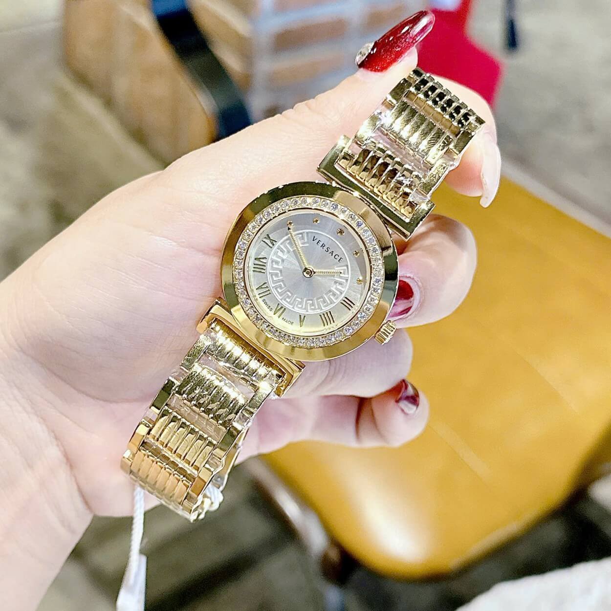 Đồng hồ Versace nữ dây thép vàng mặt trắng, Versace Vanity Thụy Sĩ size 35mm - Quartz