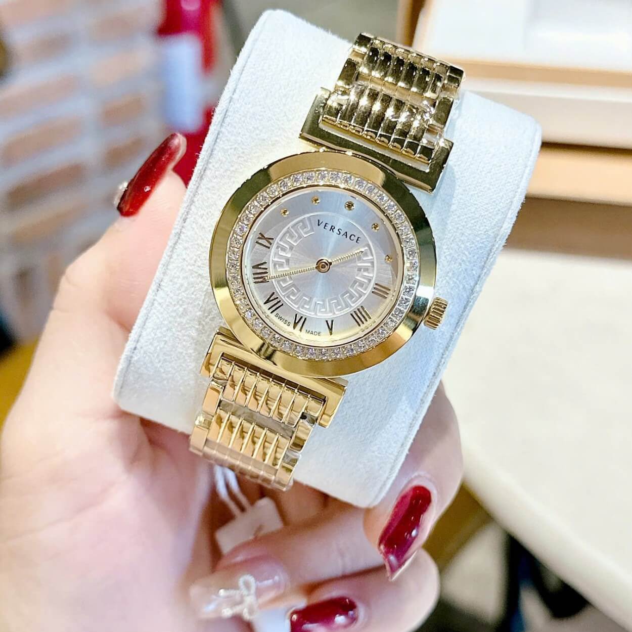 Đồng hồ Versace nữ dây thép vàng mặt trắng, Versace Vanity Thụy Sĩ size 35mm - Quartz